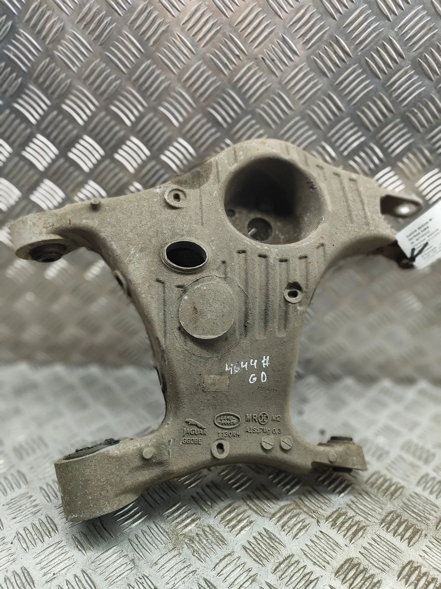 Land Rover Range Rover Velar Rear Right Lower Control Arm Rear Right Lower Control Arm — LAND ROVER RANGE...