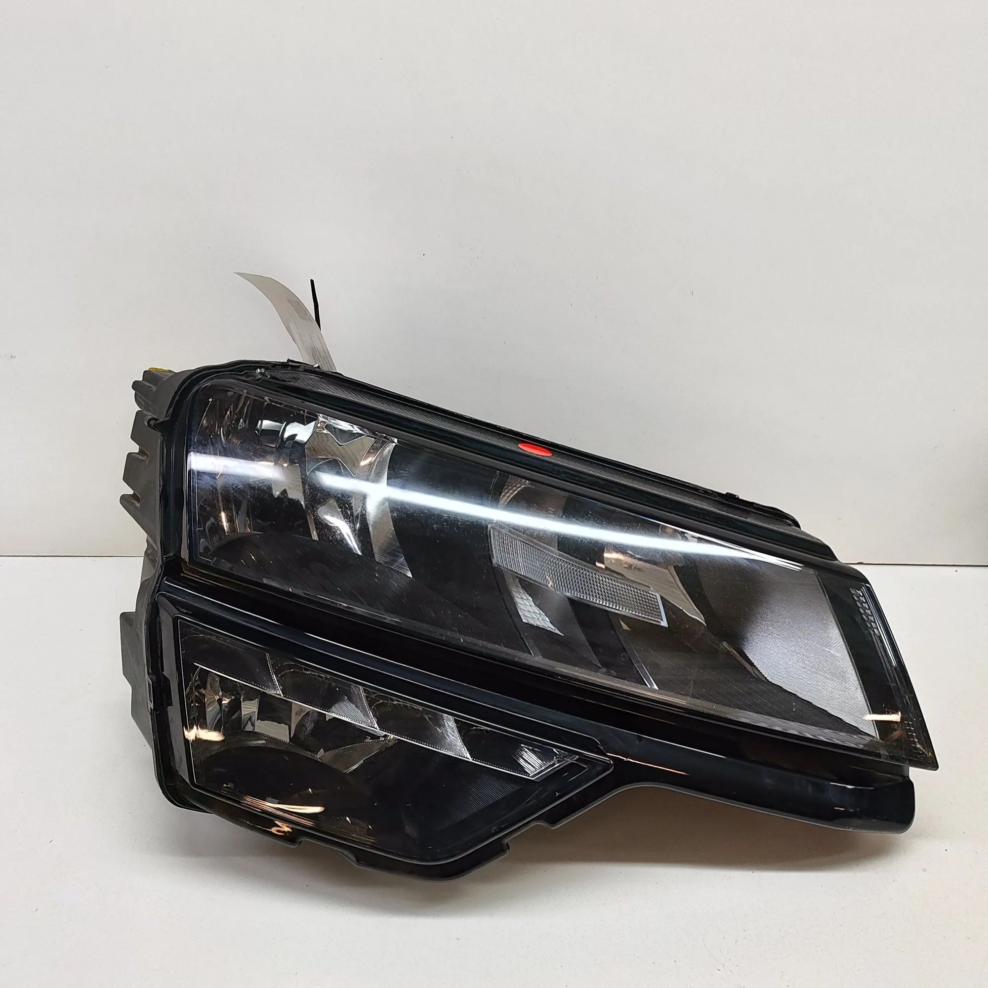 Skoda Karoq Front Right Headlight Front Right Headlight — SKODA KAROQ (NU7) (2017...