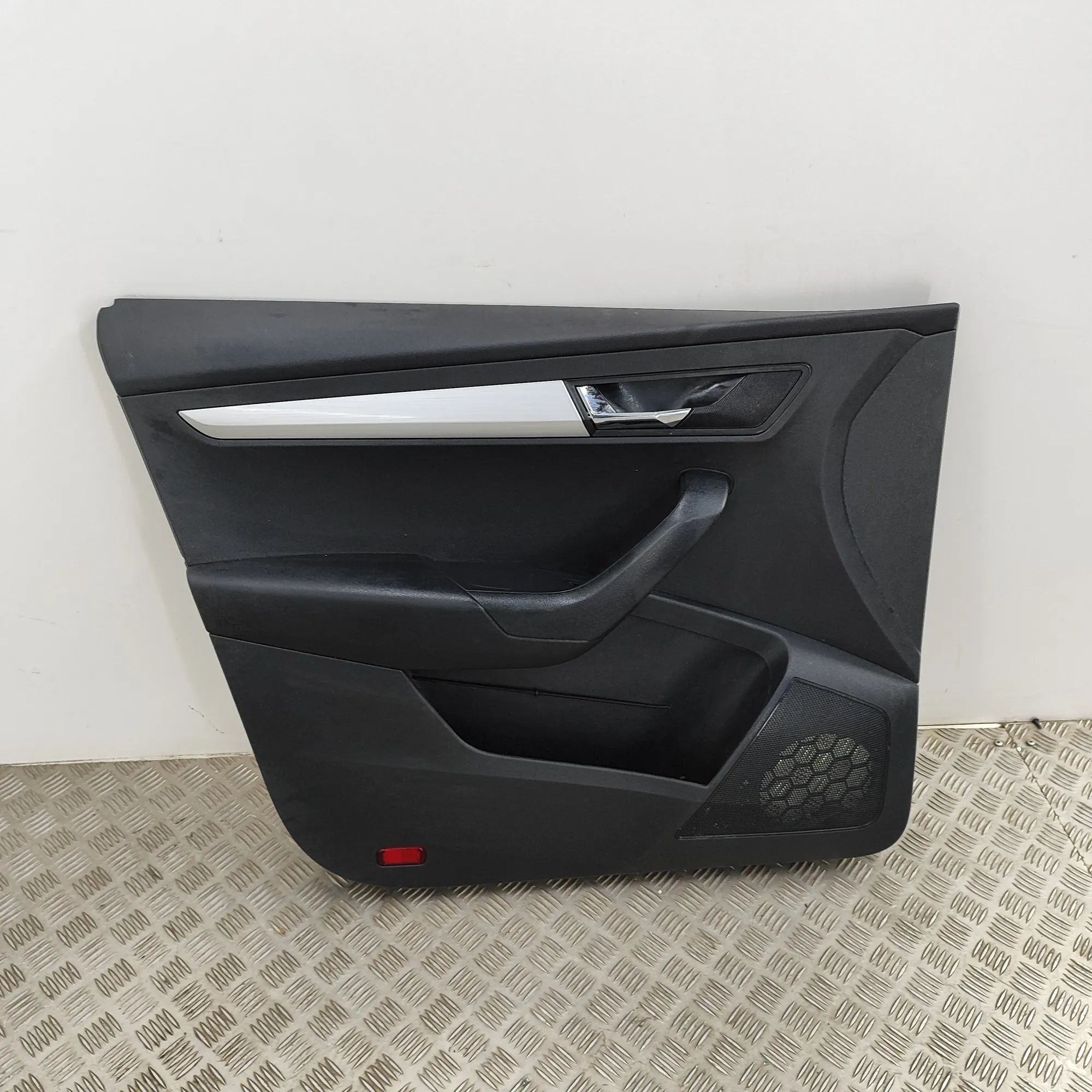 Skoda Karoq Front Left Door Panel Front Left Door Panel — SKODA KAROQ (NU7) (2017...