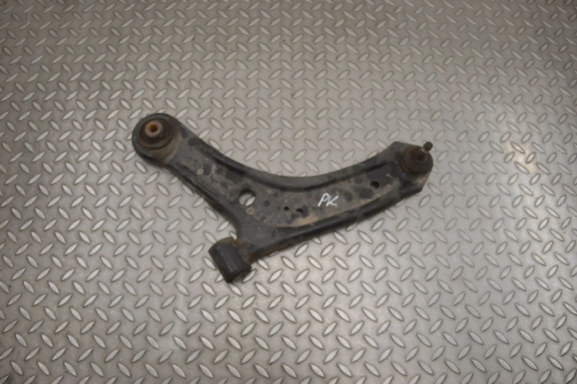 Suzuki Vitara Front Left Lower Control Arm Front Left Lower Control Arm — SUZUKI VITARA (L...