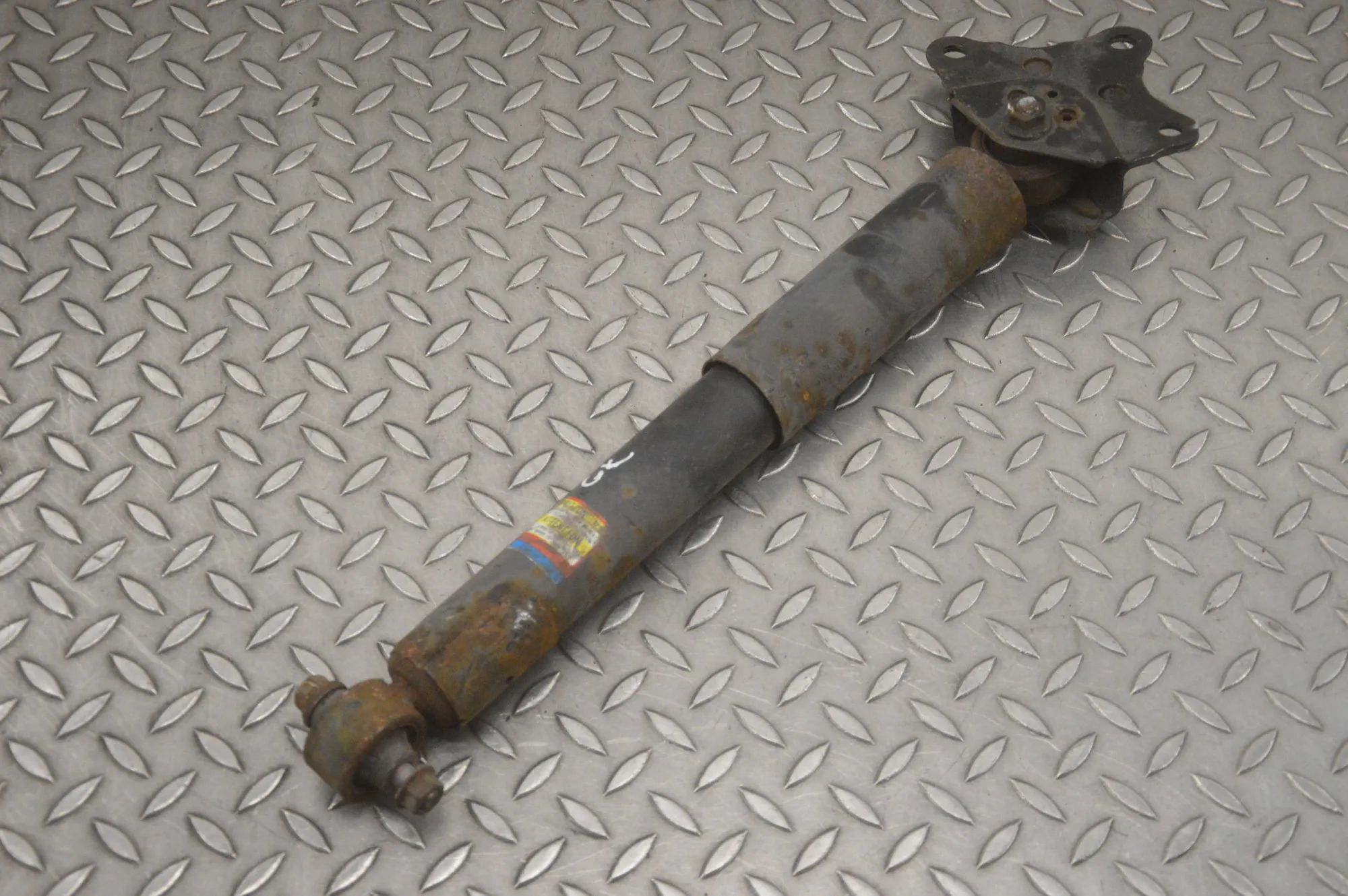 Lexus RX Shock absorber — rear left Shock absorber — rear left — LEXUS RX (_L2_) (2...