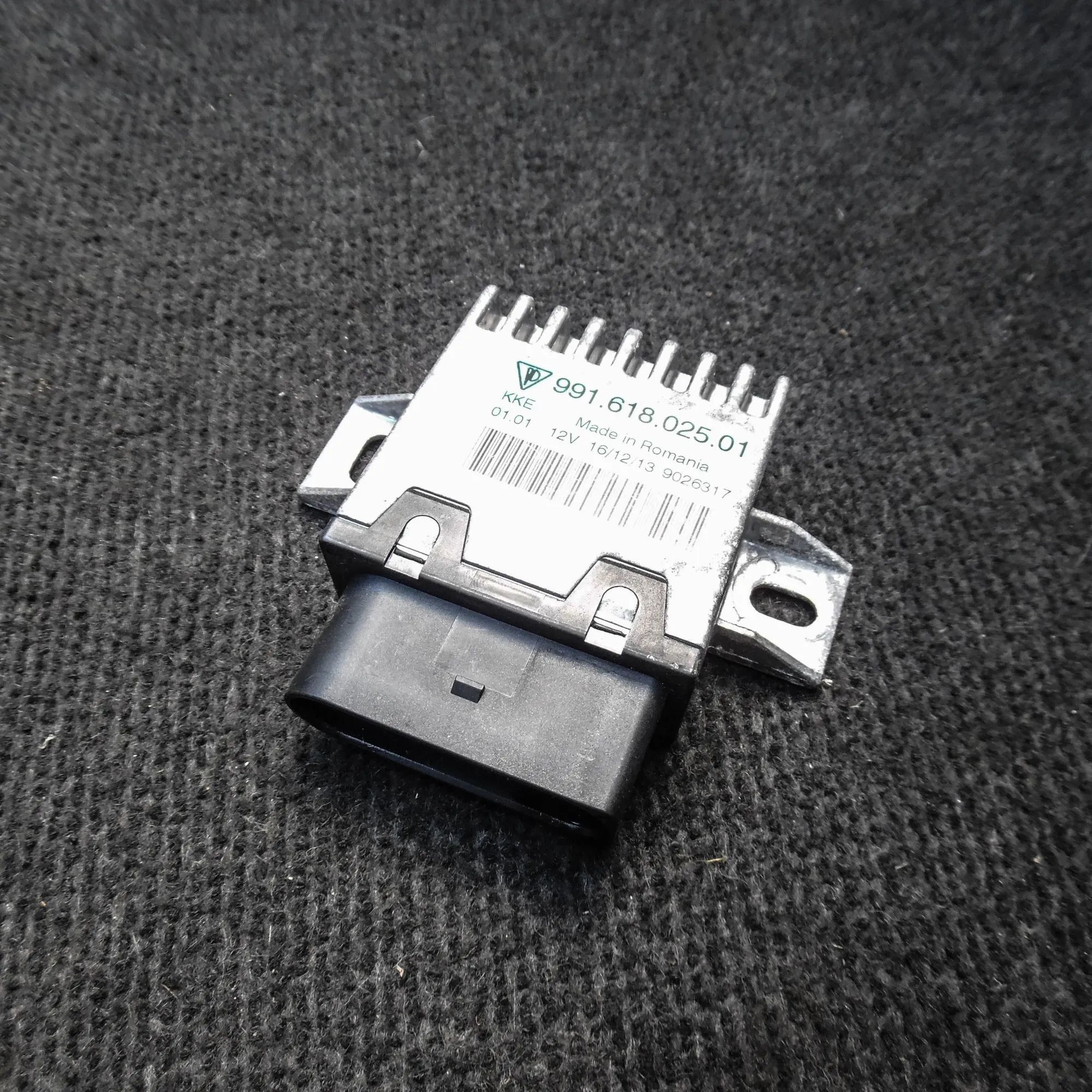 Porsche Cayman (981) Fuel Pump Control Unit Fuel Pump Control Unit — PORSCHE CAYMAN (981) (...