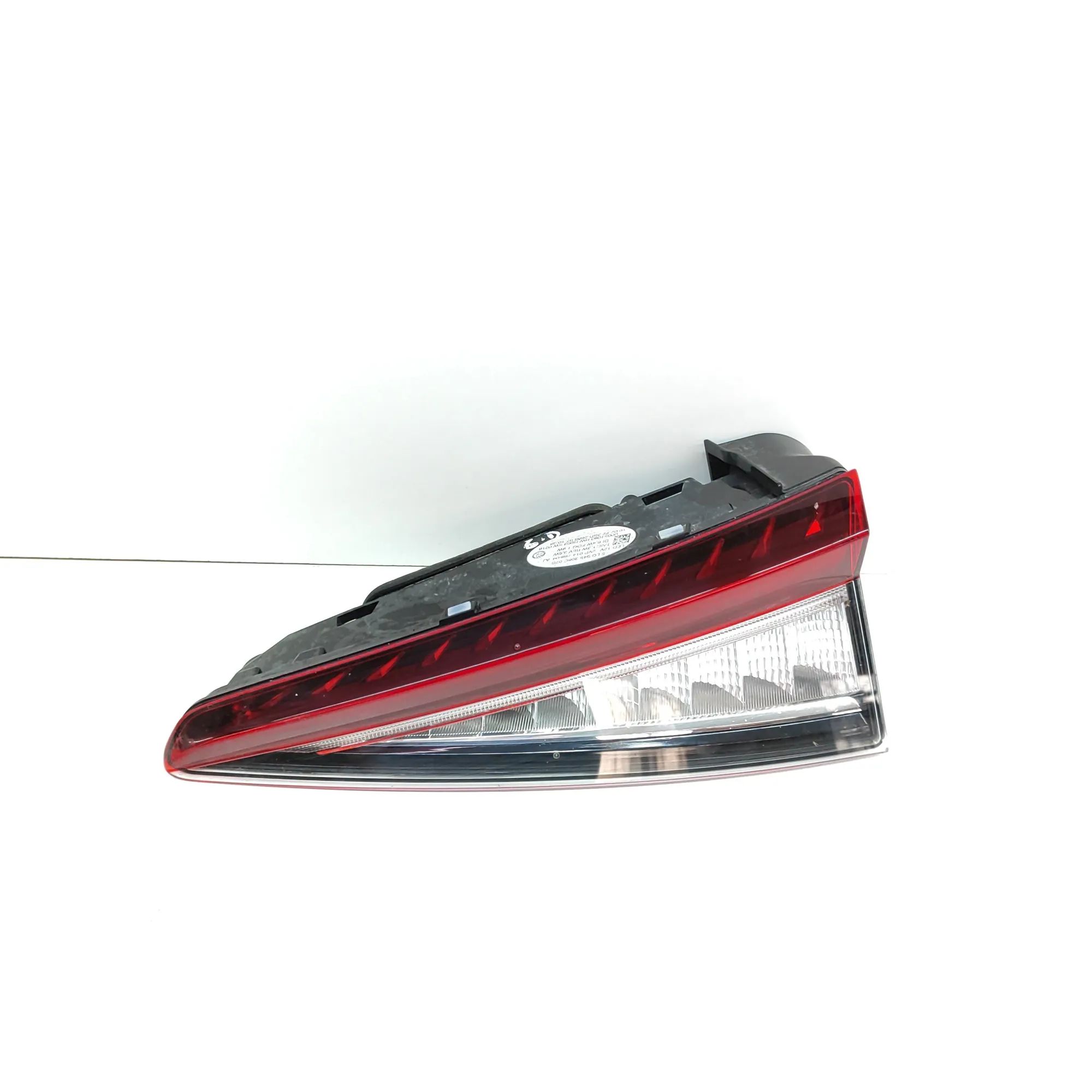 Skoda Enyaq Right Side Tailgate Tail Light Right Side Tailgate Tail Light — SKODA ENYAQ (i...