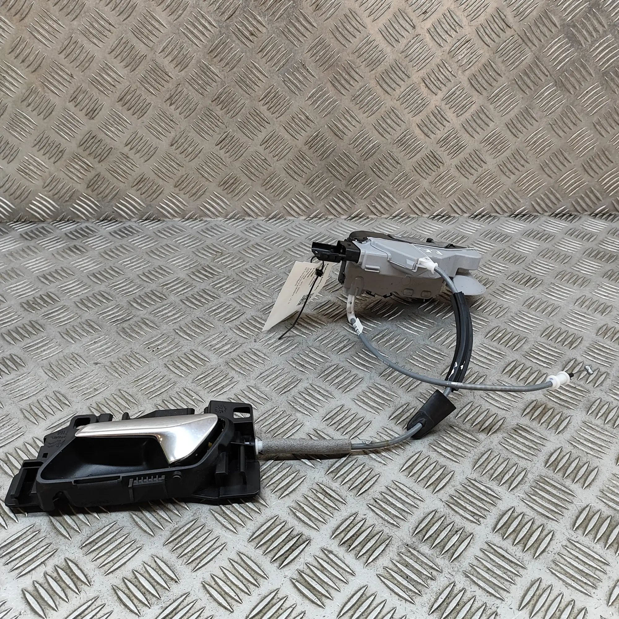 Opel Mokka (B) Door lock — front left Door lock — front left — OPEL MOKKA (2020-...) ...