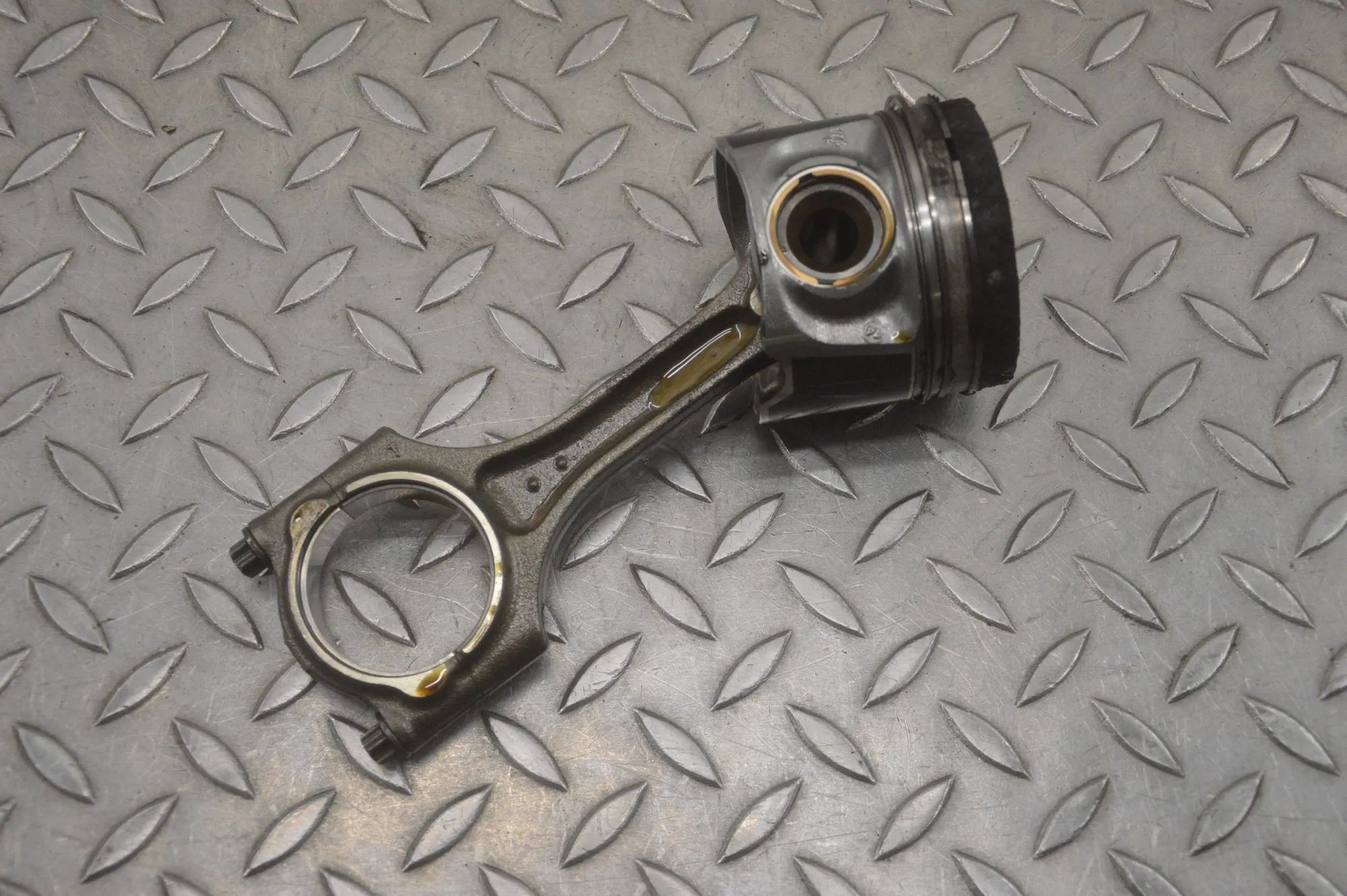 Volvo V40 Piston Piston — VOLVO V40 (Hatchback) (2012-2019)

Gen...