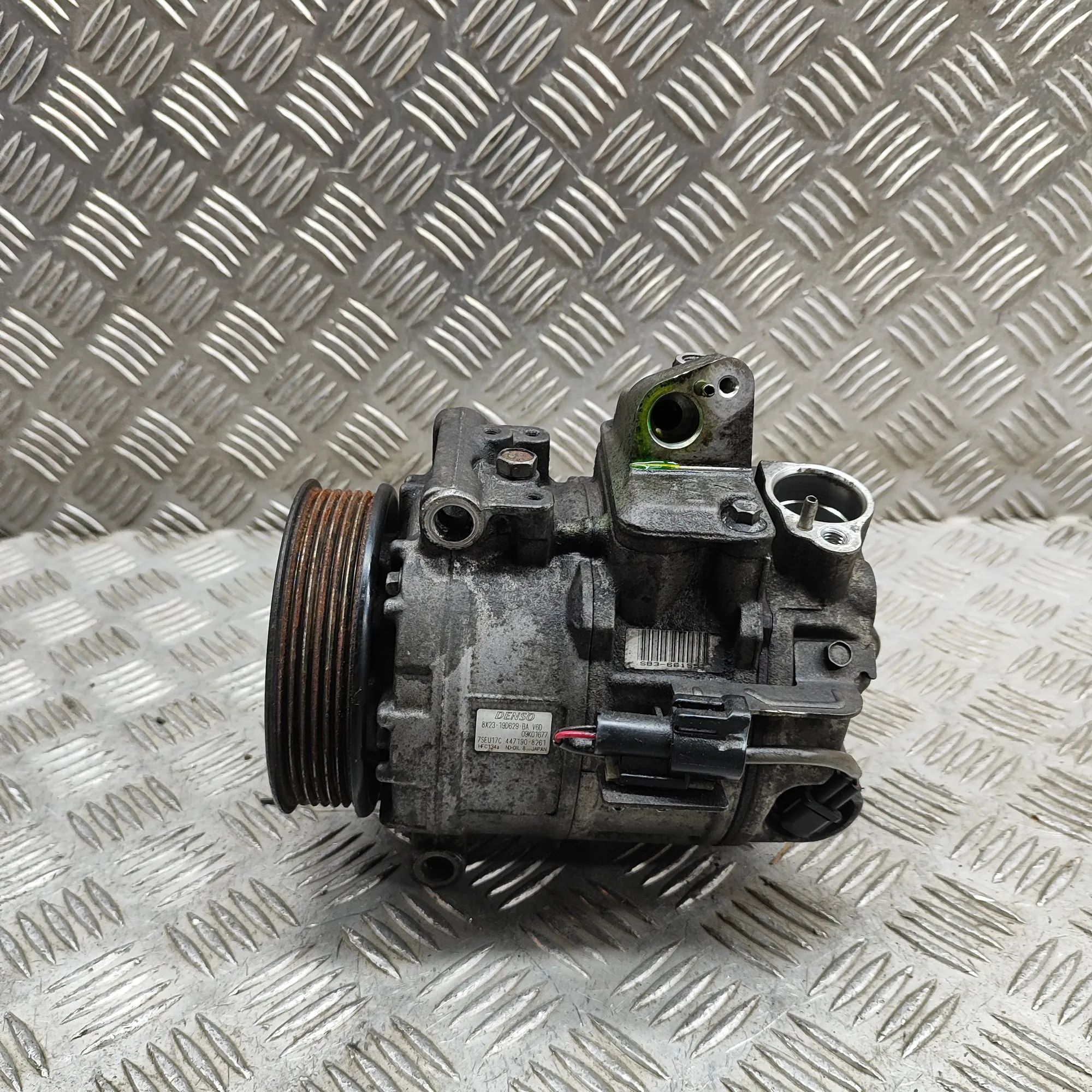 Land Rover Discovery Air-conditioning compressor Air-conditioning compressor — LAND ROVER DISCOV...