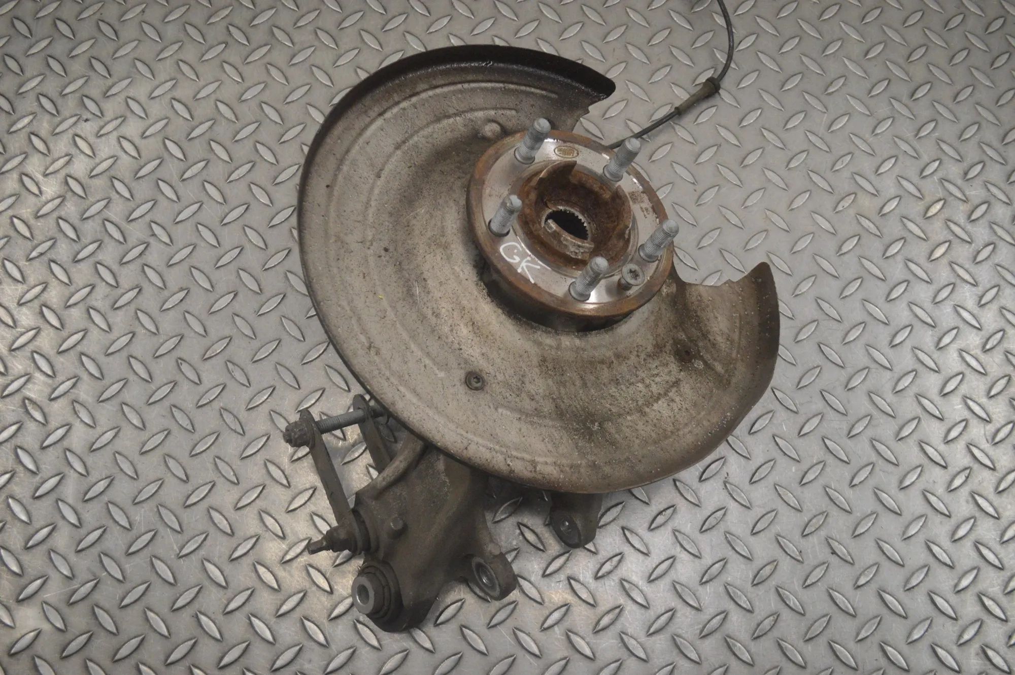 Land Rover Range Rover (L405) Rear Left Wheel Hub Spindle Rear Left Wheel Hub Spindle — LAND ROVER RANGE ...