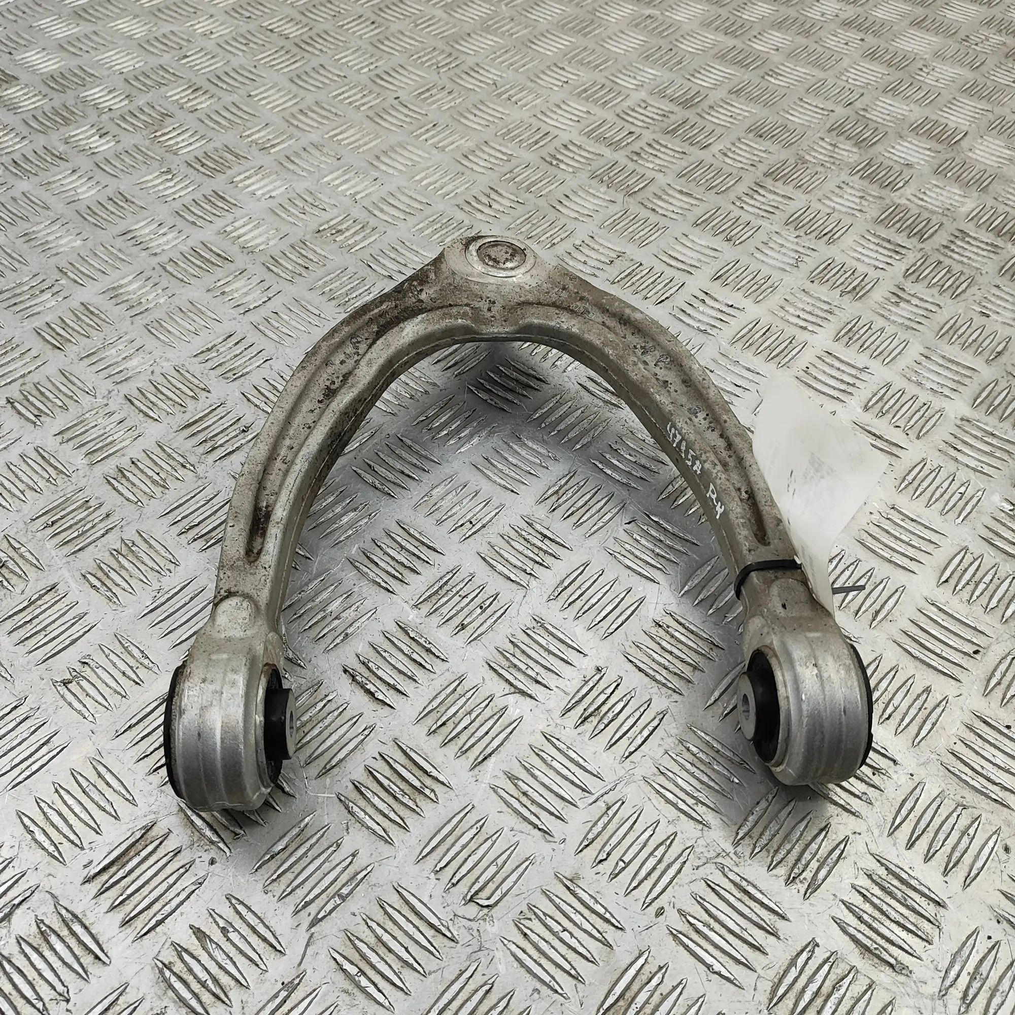 Alfa-Romeo Giulia (952) Front Left Upper Control Arm Front Left Upper Control Arm — ALFA ROMEO GIULI...
