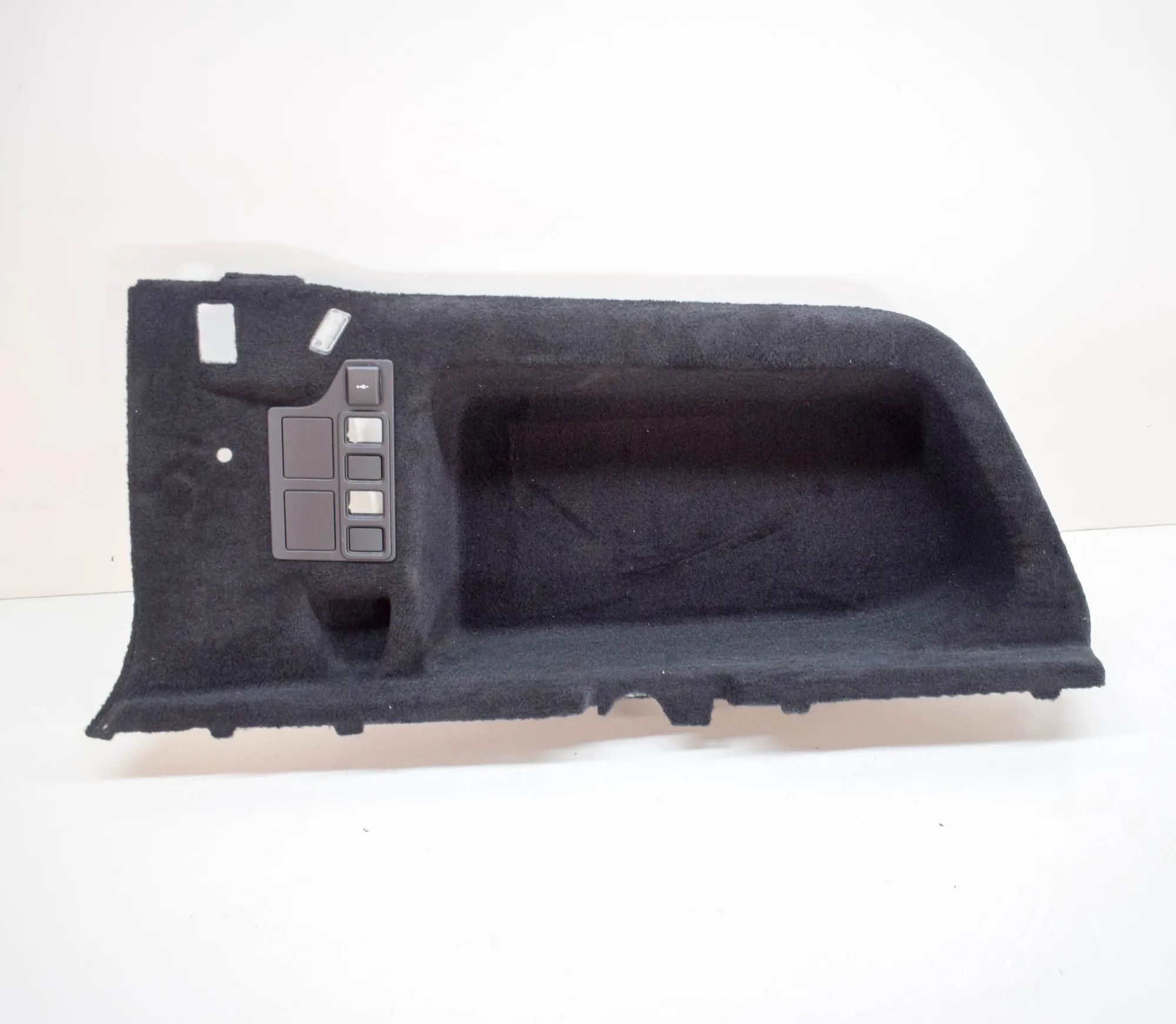 Land Rover Discovery Left Side Trunk Trim Left Side Trunk Trim — LAND ROVER DISCOVERY (V ...