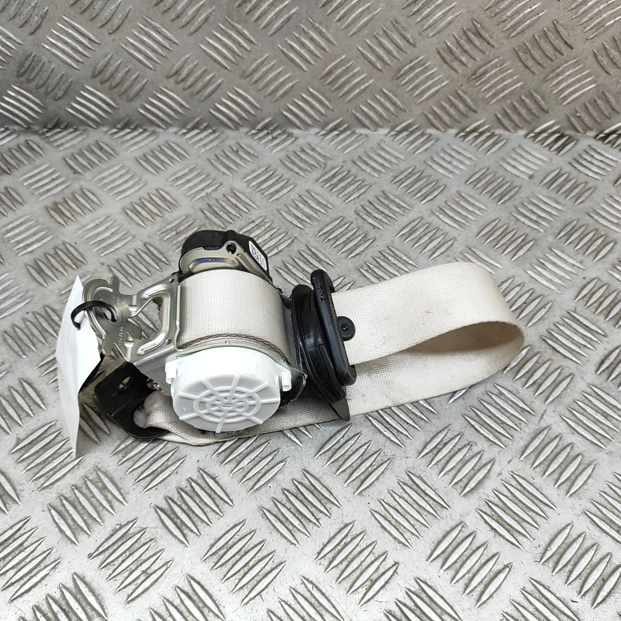 BMW X5 (G05) Left Side Trunk Seatbelt Left Side Trunk Seatbelt — BMW X5 (G05) (2018-....