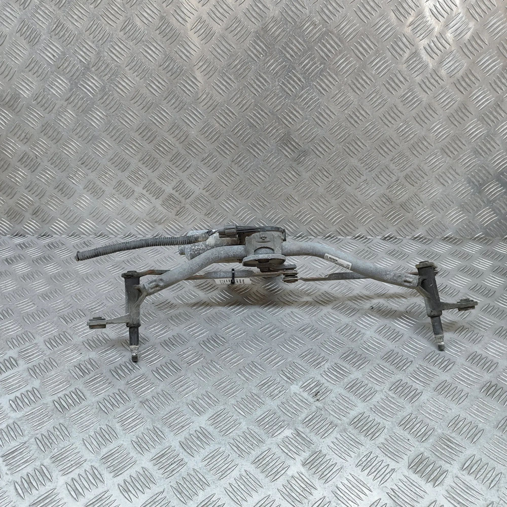 Opel Vivaro (B) Front Windshield Wiper Mechanism Front Windshield Wiper Mechanism — OPEL VIVARO ...