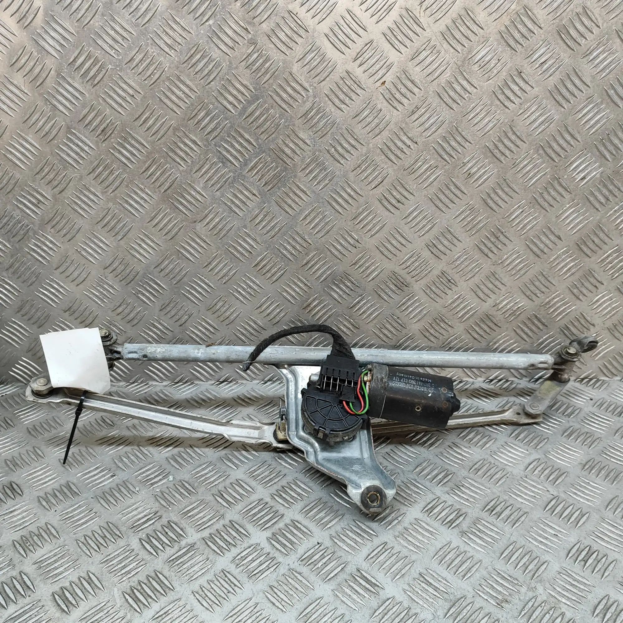Porsche 911 (996) Front Windshield Wiper Mechanism Front Windshield Wiper Mechanism — PORSCHE 911 ...