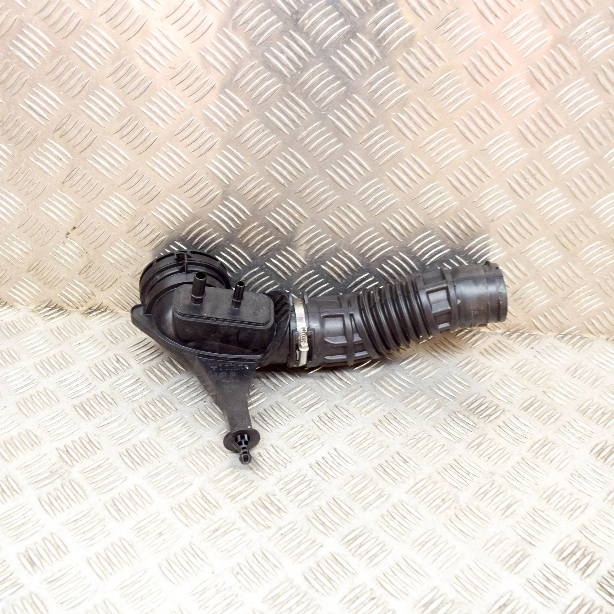 Maserati Levante Air Intake Tube Air Intake Tube — MASERATI LEVANTE (SUV M161) (...