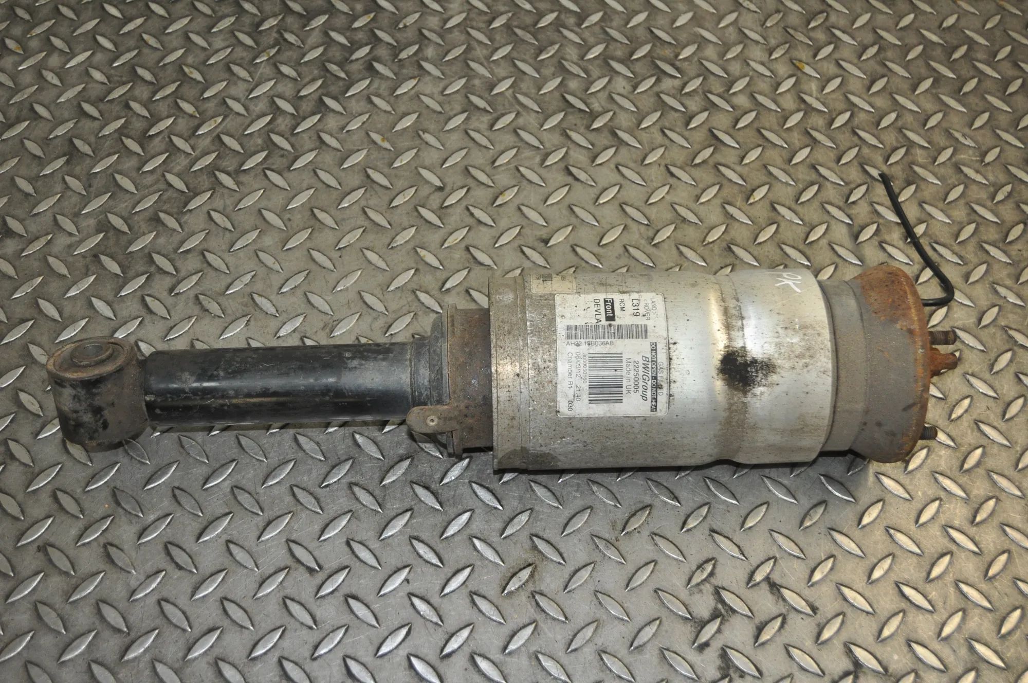 Land Rover Range Rover Sport Front Left Air Shock Absorber Front Left Air Shock Absorber — LAND ROVER RANG...