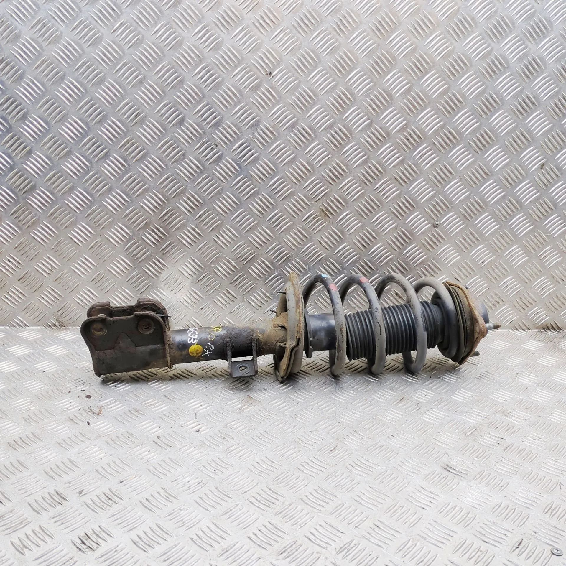 Hyundai Santa Fe Shock absorber — front left