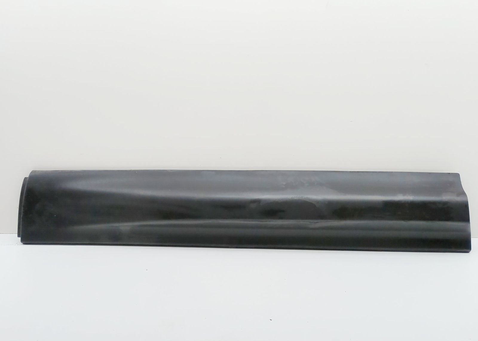 Land Rover Range Rover Sport (L494) Front Right Door Lower Molding Front Right Door Lower Molding — LAND ROVER RAN...
