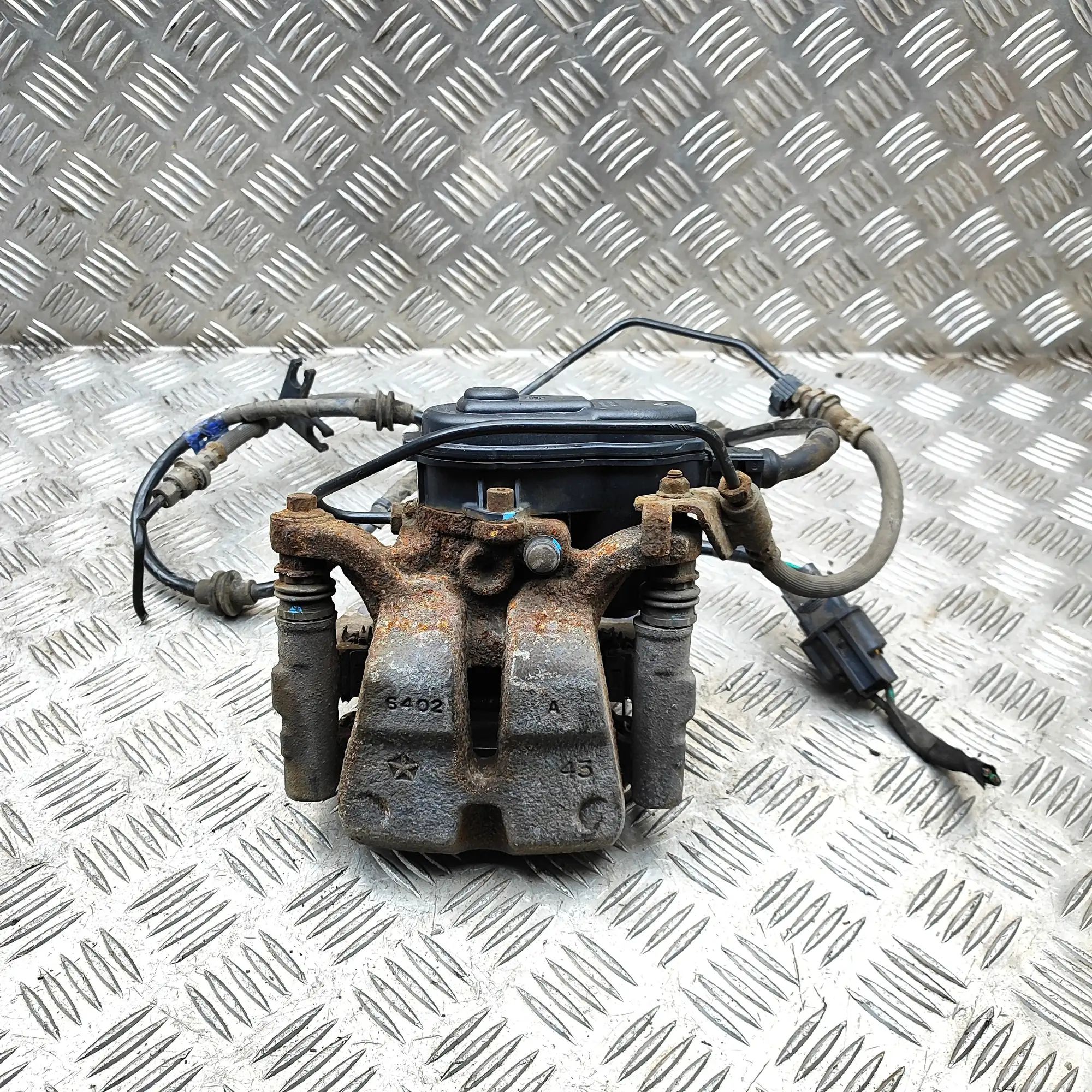 Jeep Cherokee (KL) Brake caliper — rear right Brake caliper — rear right — JEEP CHEROKEE (KL)...
