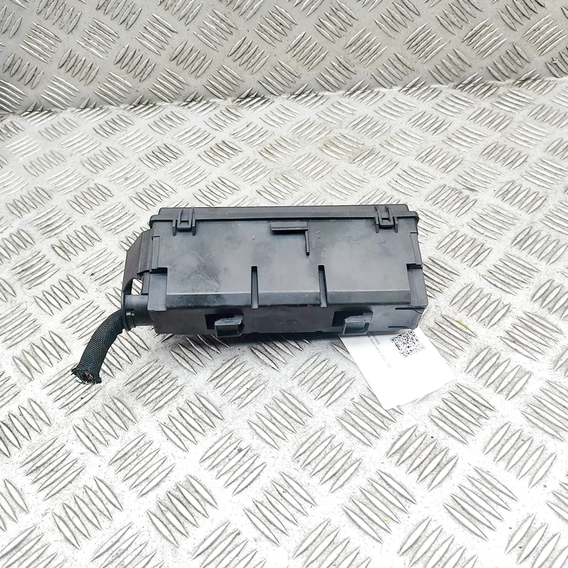 Jeep Cherokee (KL) Fuse box Fuse box — JEEP CHEROKEE (KL) (2013-PRESENT) — ...
