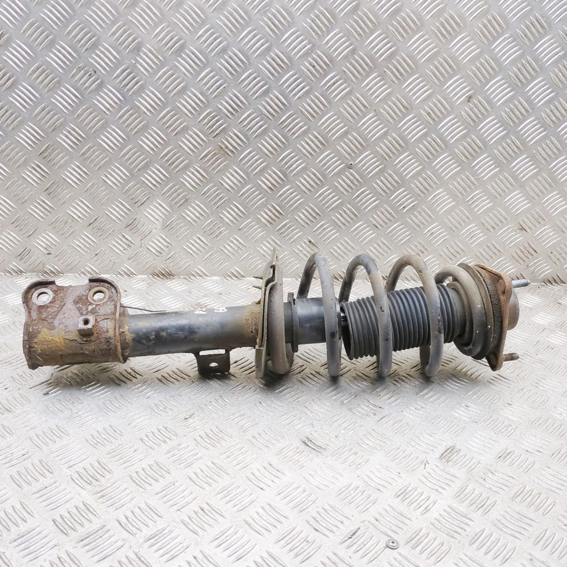 Hyundai Santa Fe Shock absorber — front right