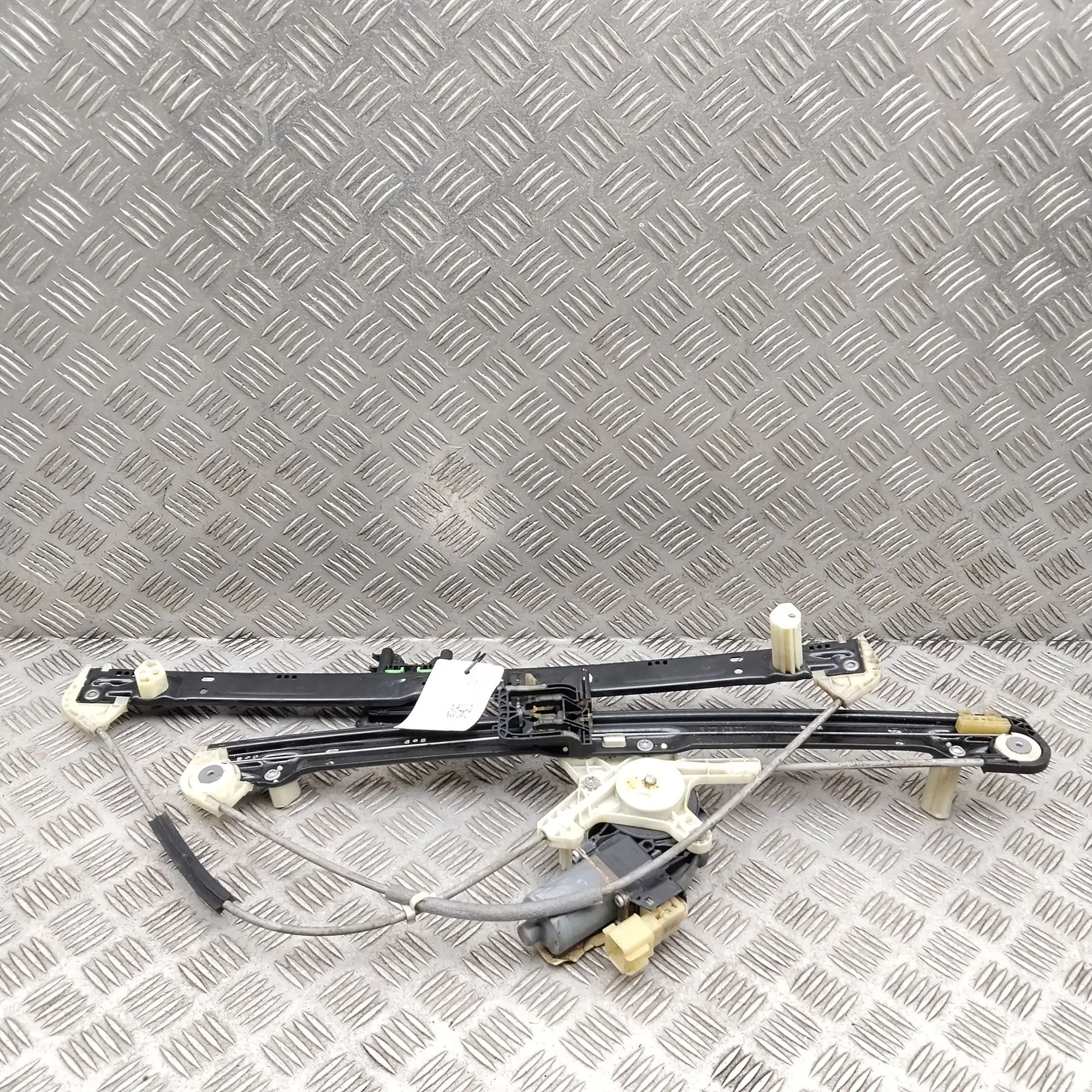Land Rover Range Rover Sport (L494) Front Right Door Window Regulator Front Right Door Window Regulator — LAND ROVER ...