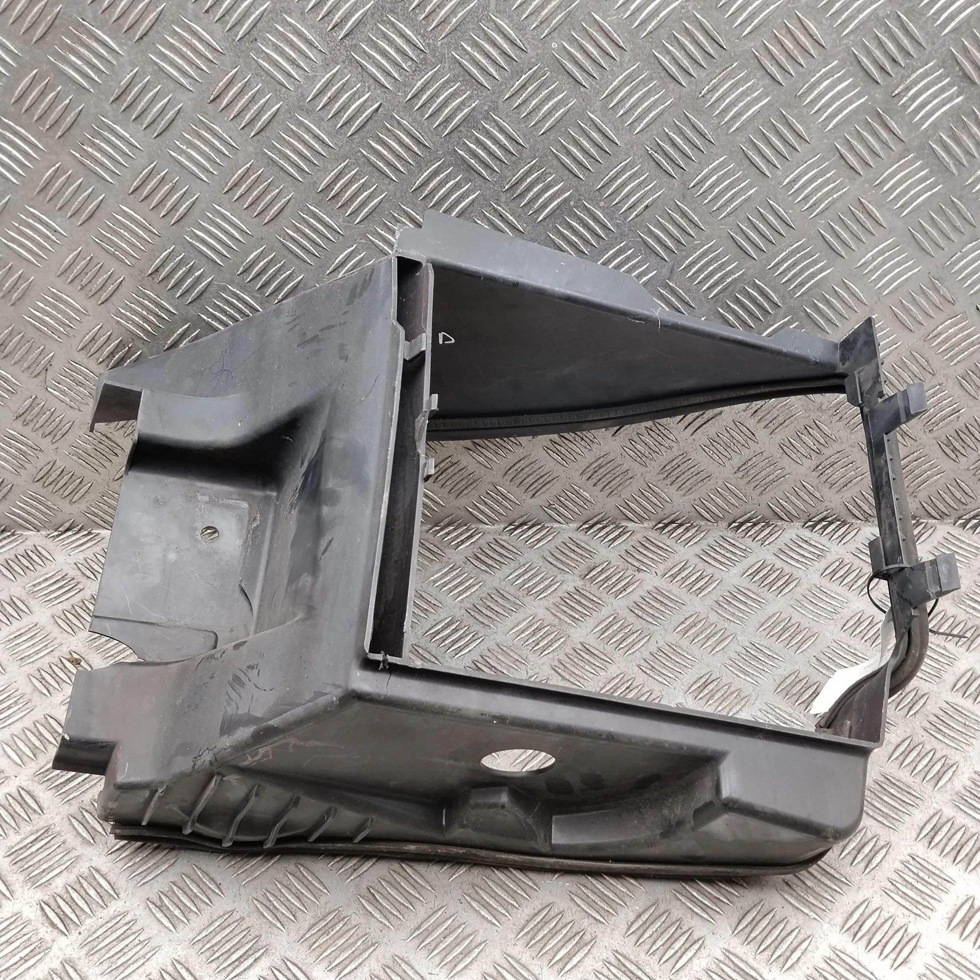 Land Rover Range Rover Sport (L494) Radiator Air Guide Duct Radiator Air Guide Duct — LAND ROVER RANGE ROVE...
