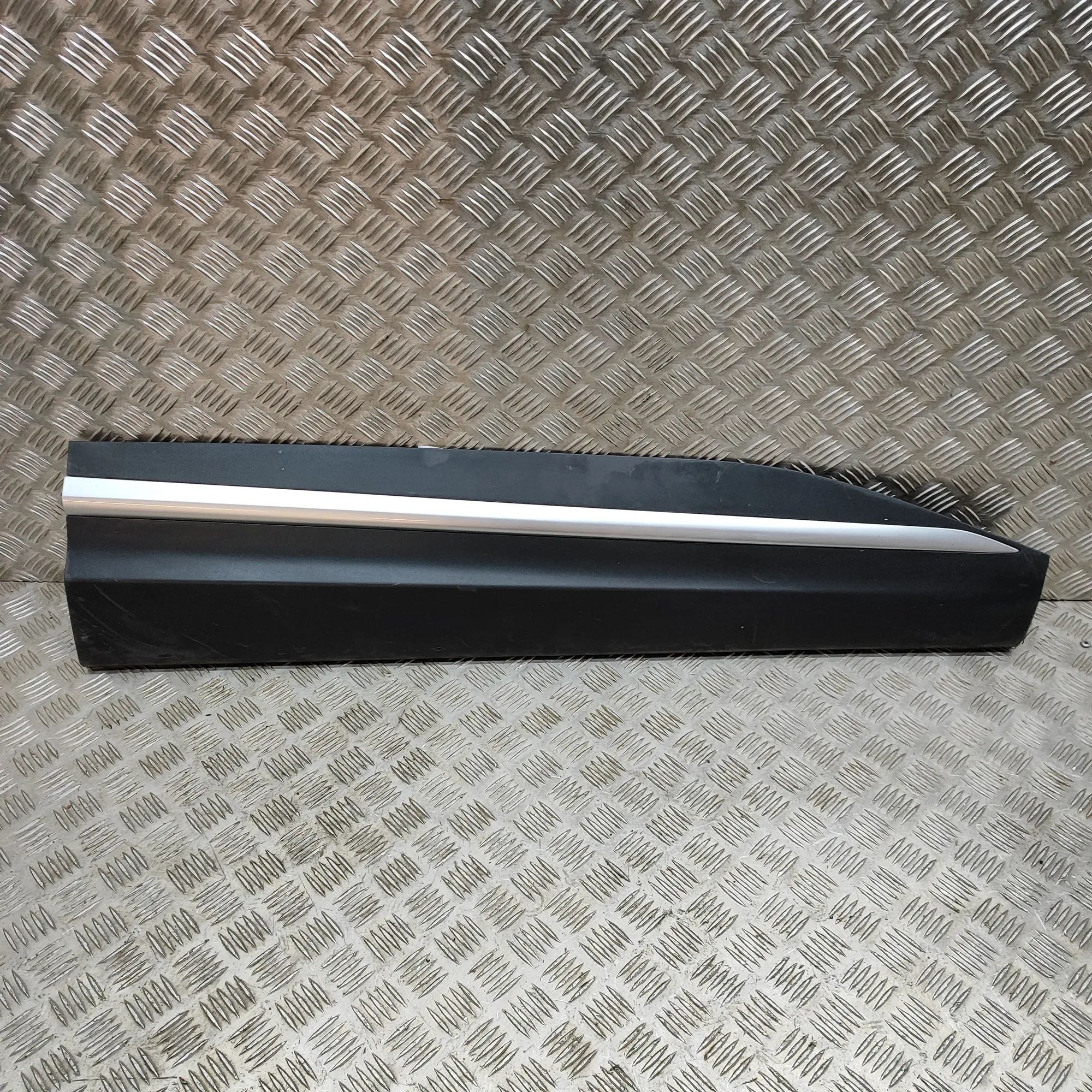 Kia Sportage Door moulding — front right Door moulding — front right — KIA SPORTAGE (V N...