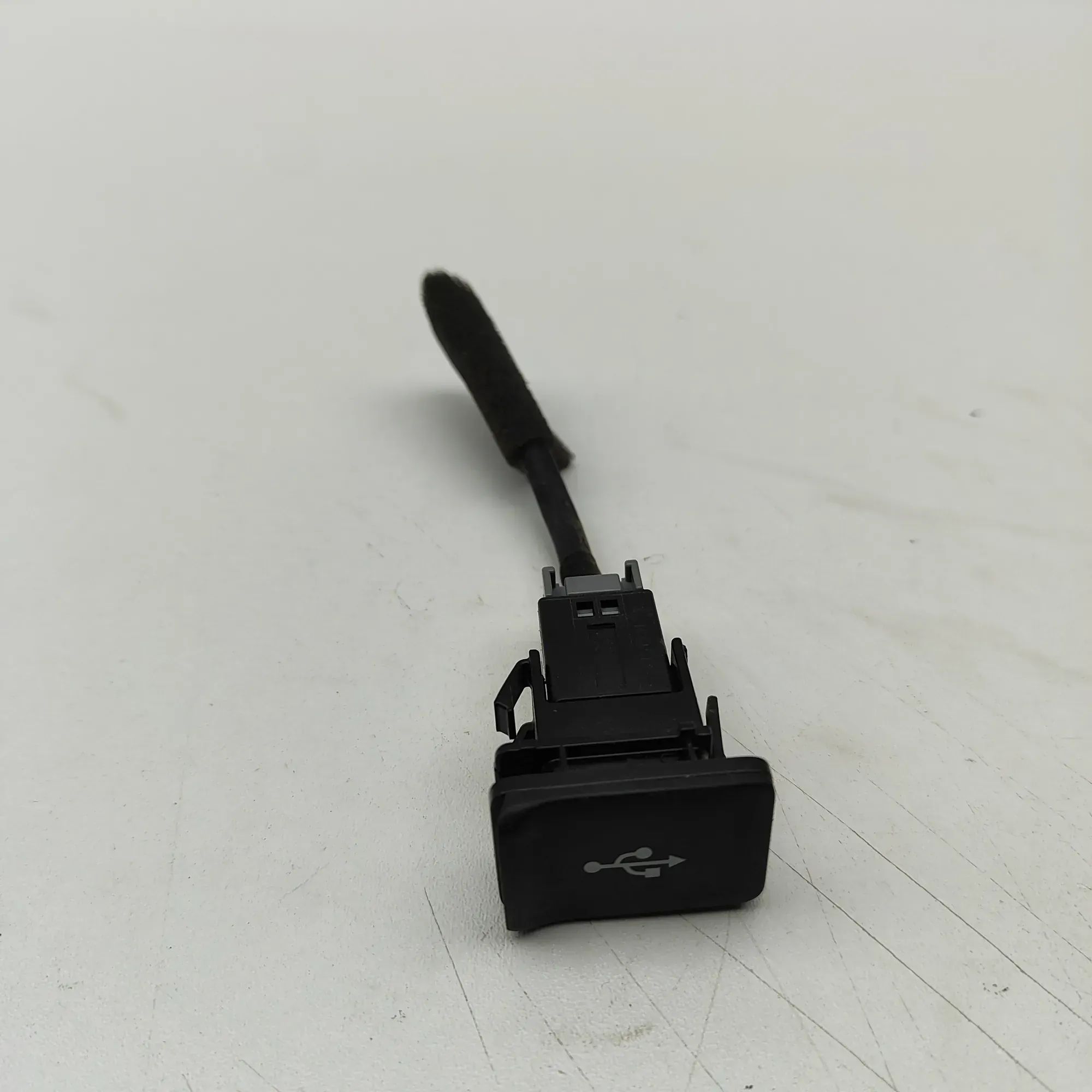 Mitsubishi L200 USB USB — MITSUBISHI L (200 / TRITON KJ_, KK_, KL_)...