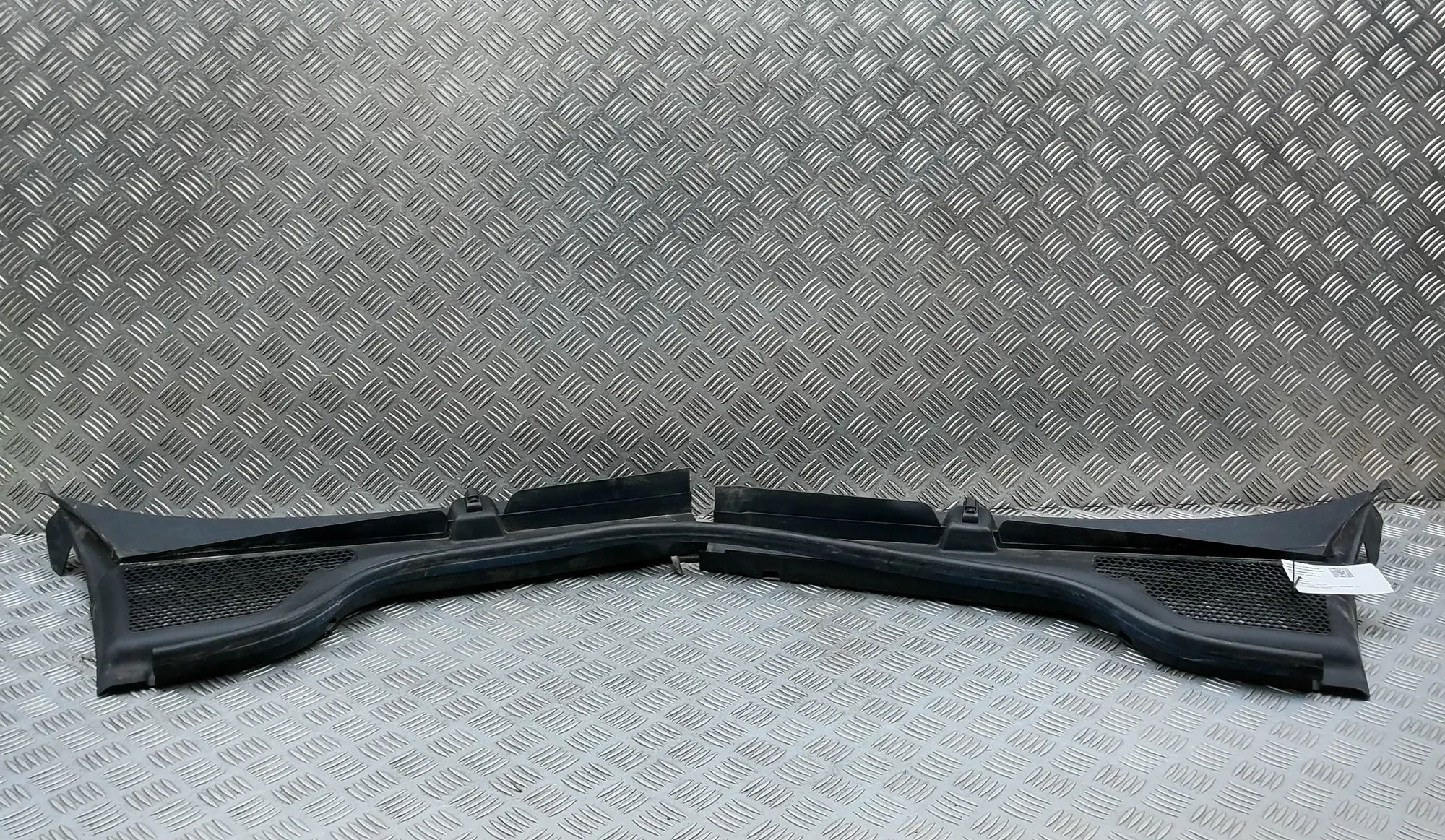 Skoda Scala Front Wiper Cowl Trim Front Wiper Cowl Trim — SKODA SCALA (2019-...) ...