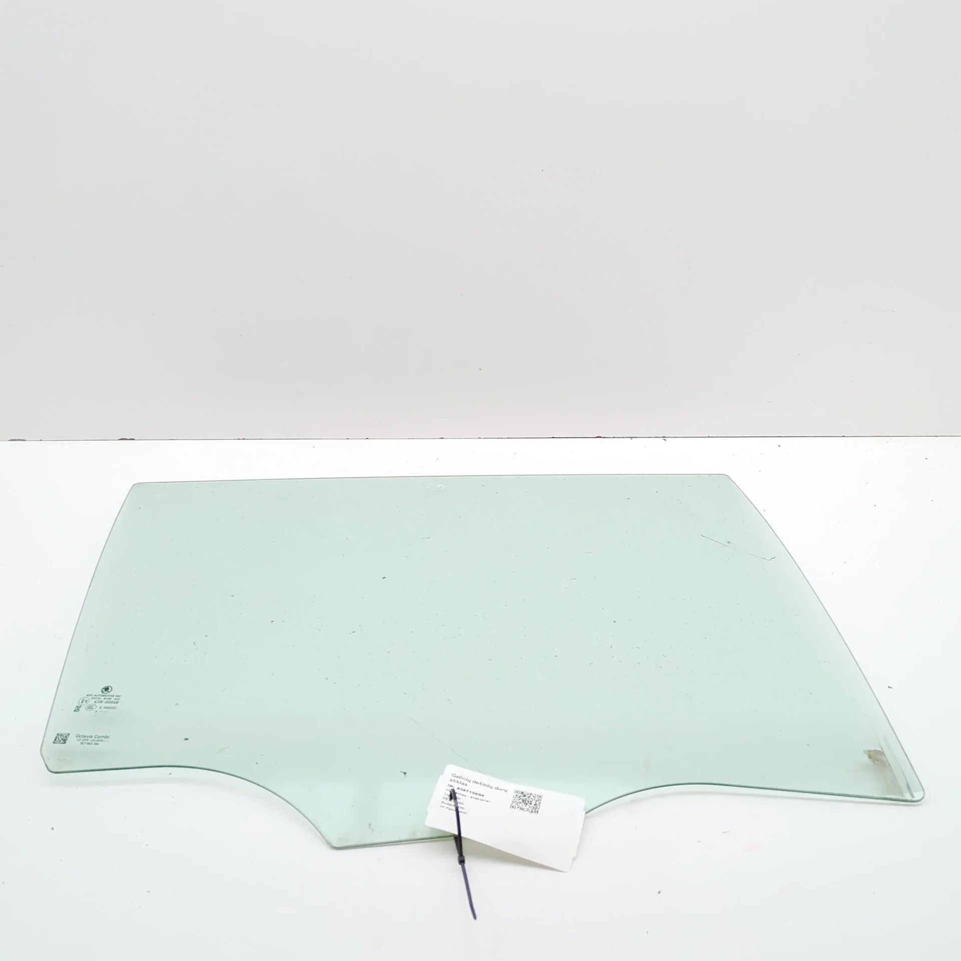 Skoda Octavia Right rear door window Right rear door window — SKODA OCTAVIA (IV Comb...