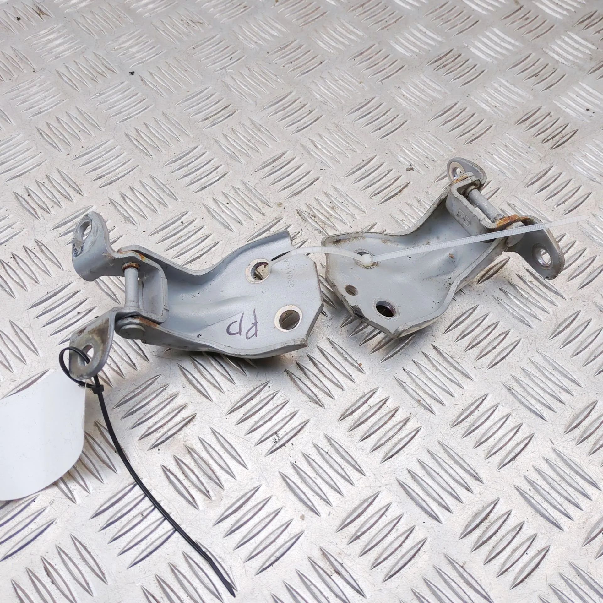 Isuzu D-Max Door hinge set — front right Door hinge set — front right — ISUZU D-MAX (II ...