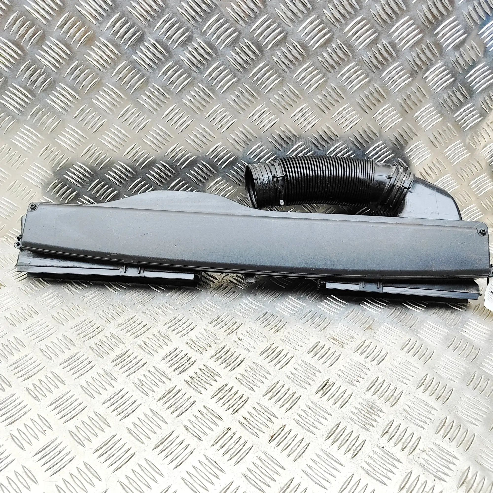 Skoda Octavia Air filter housing upper section Air filter housing upper section — SKODA OCTAVI...