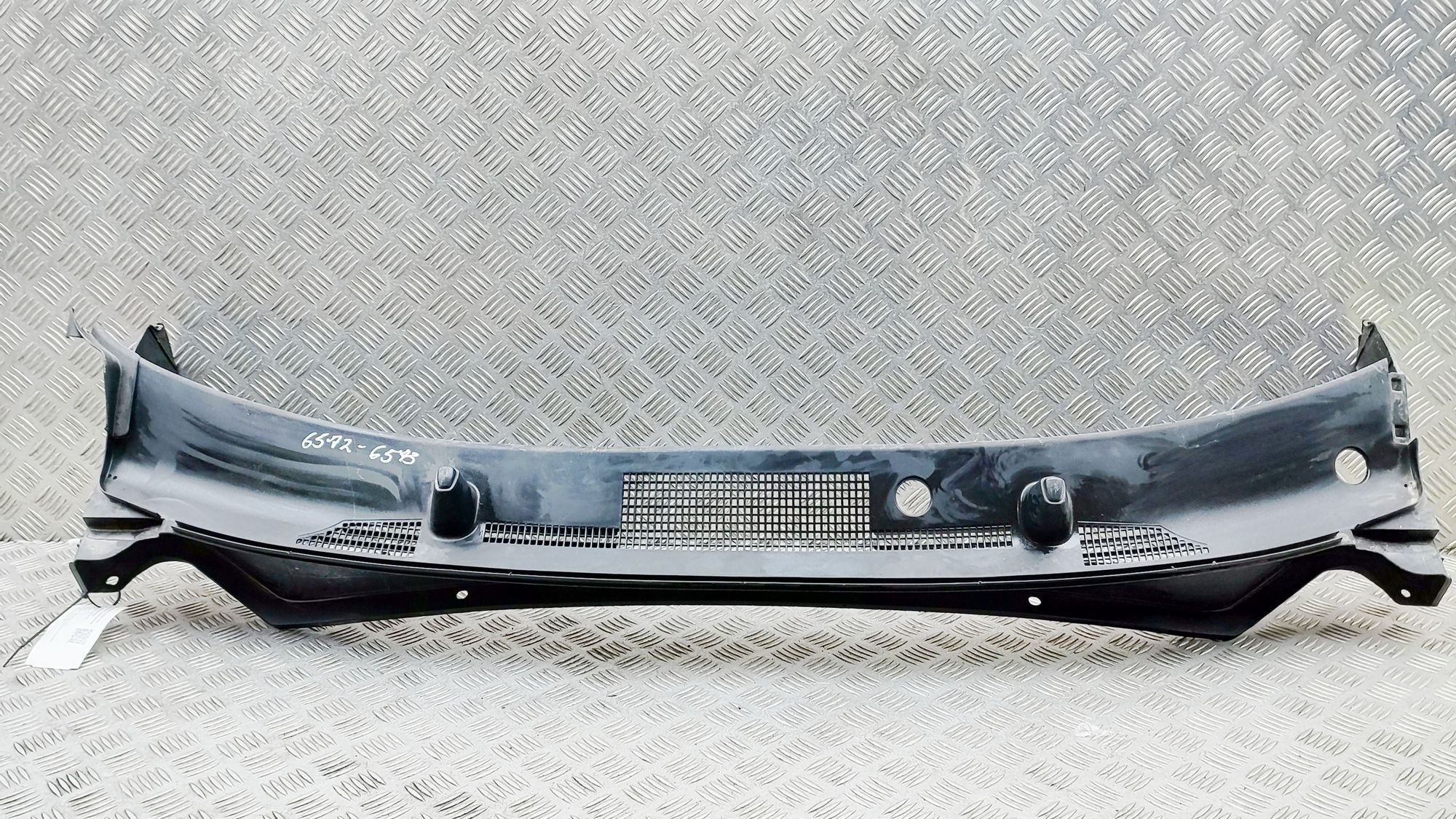 Kia Sportage Front Wiper Cowl Trim Front Wiper Cowl Trim — KIA SPORTAGE (V NQ5) (2...