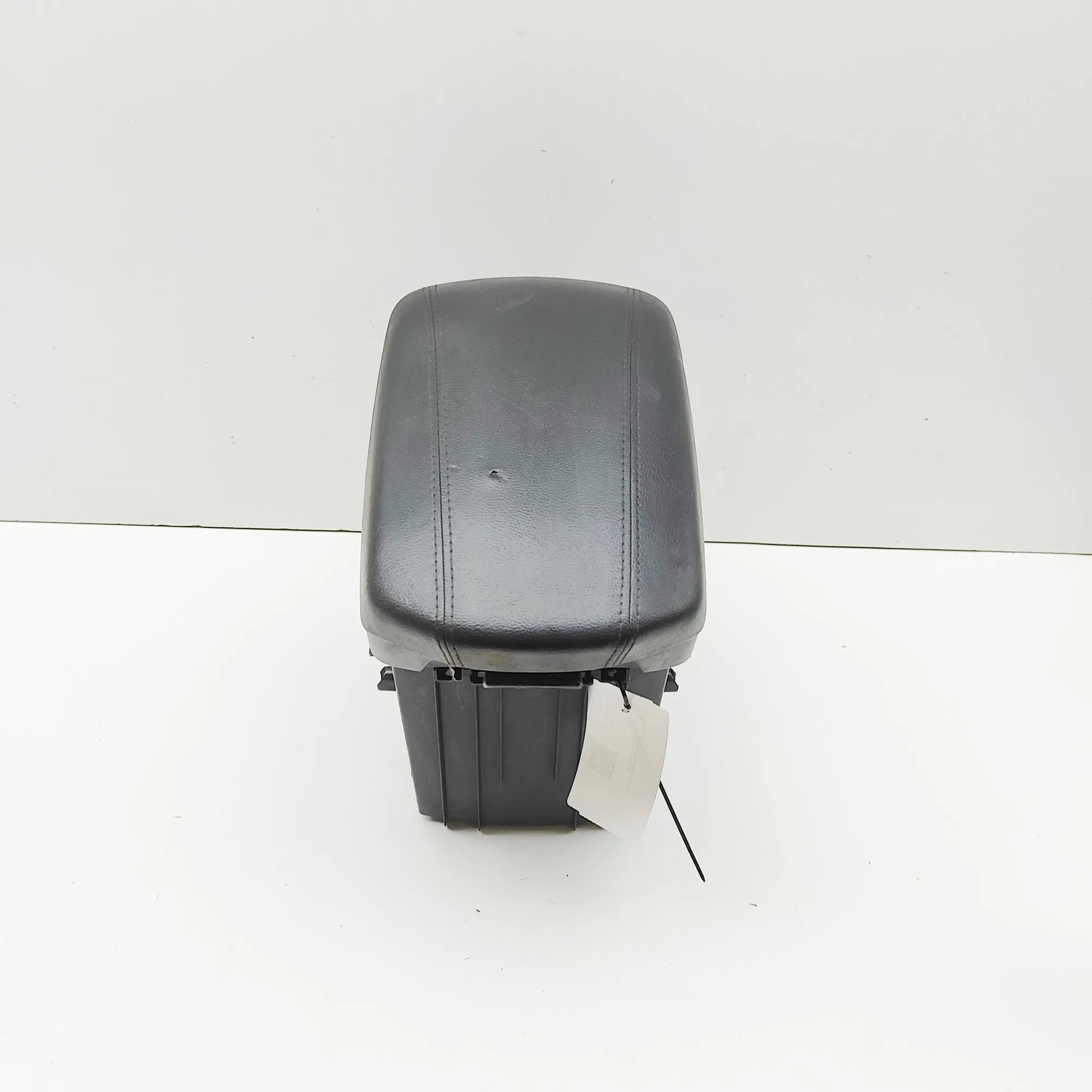 Hyundai Santa Fe подлокотник Armrest — HYUNDAI SANTA (FÉ III DM) (2012-...) ...