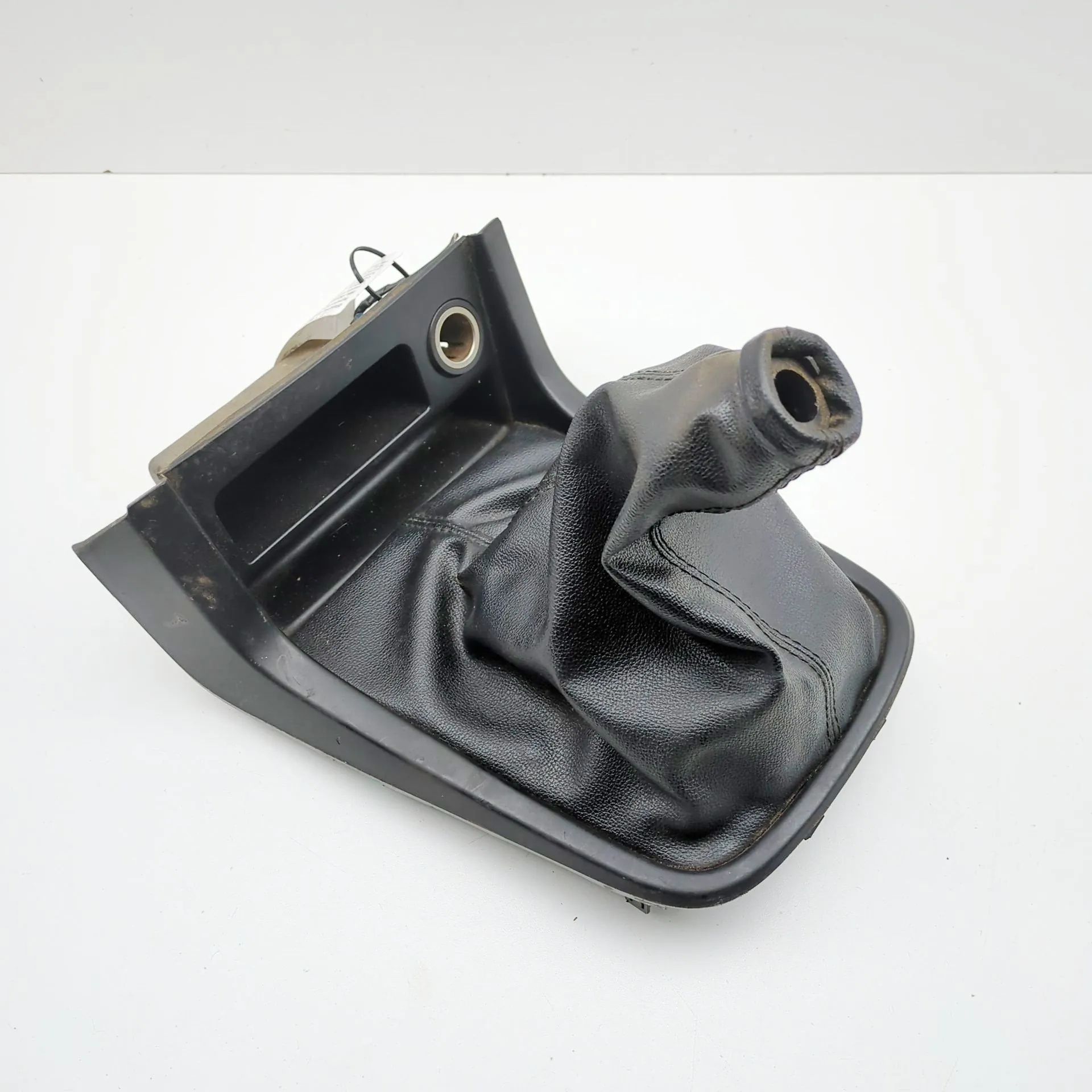 Isuzu D-Max Gear Shifting Level Plastic Trim Gear Shifting Level Plastic Trim — ISUZU D-MAX ...