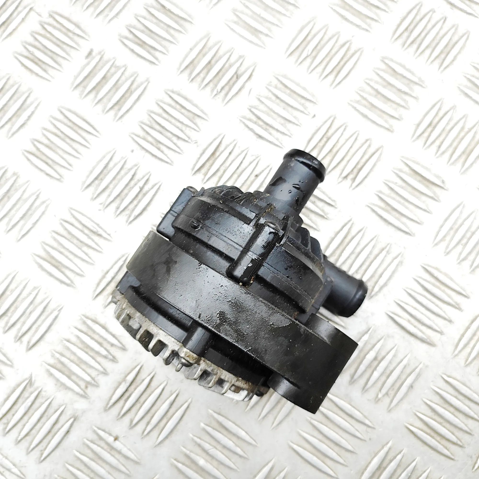 Skoda Octavia vesipumppu Water pump — SKODA OCTAVIA (IV Combi NX5) (2020...