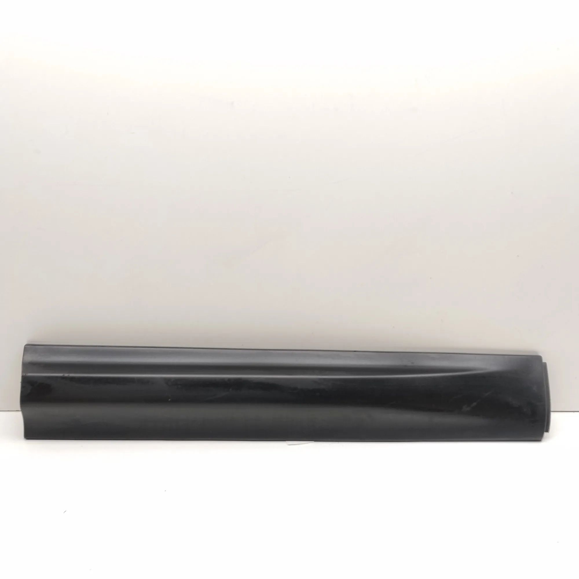 Land Rover Range Rover Sport (L494) Front Right Door Lower Molding Front Right Door Lower Molding — LAND ROVER RAN...