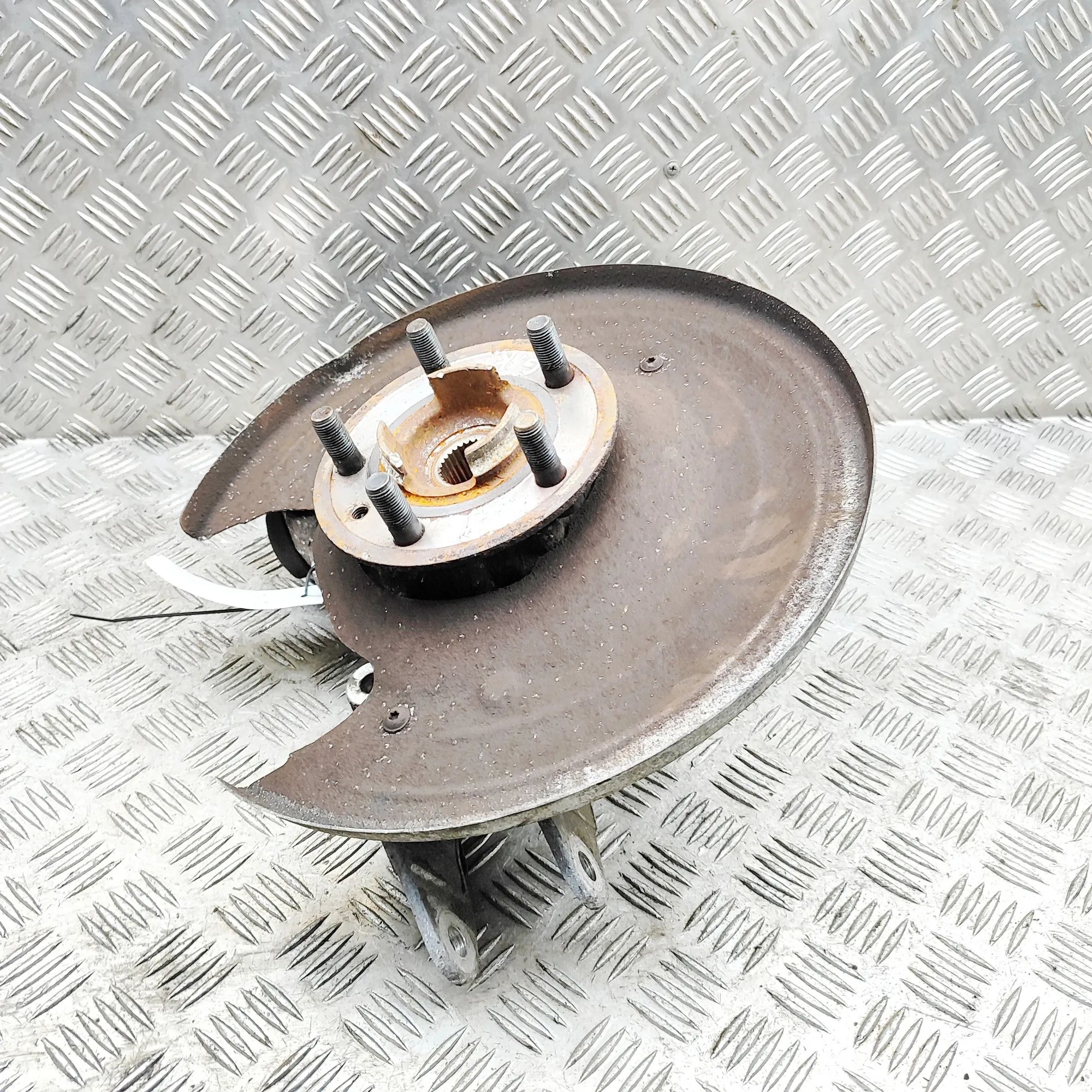 Land Rover Range Rover Sport (L494) Rear Left Wheel Hub Spindle Rear Left Wheel Hub Spindle — LAND ROVER RANGE ...