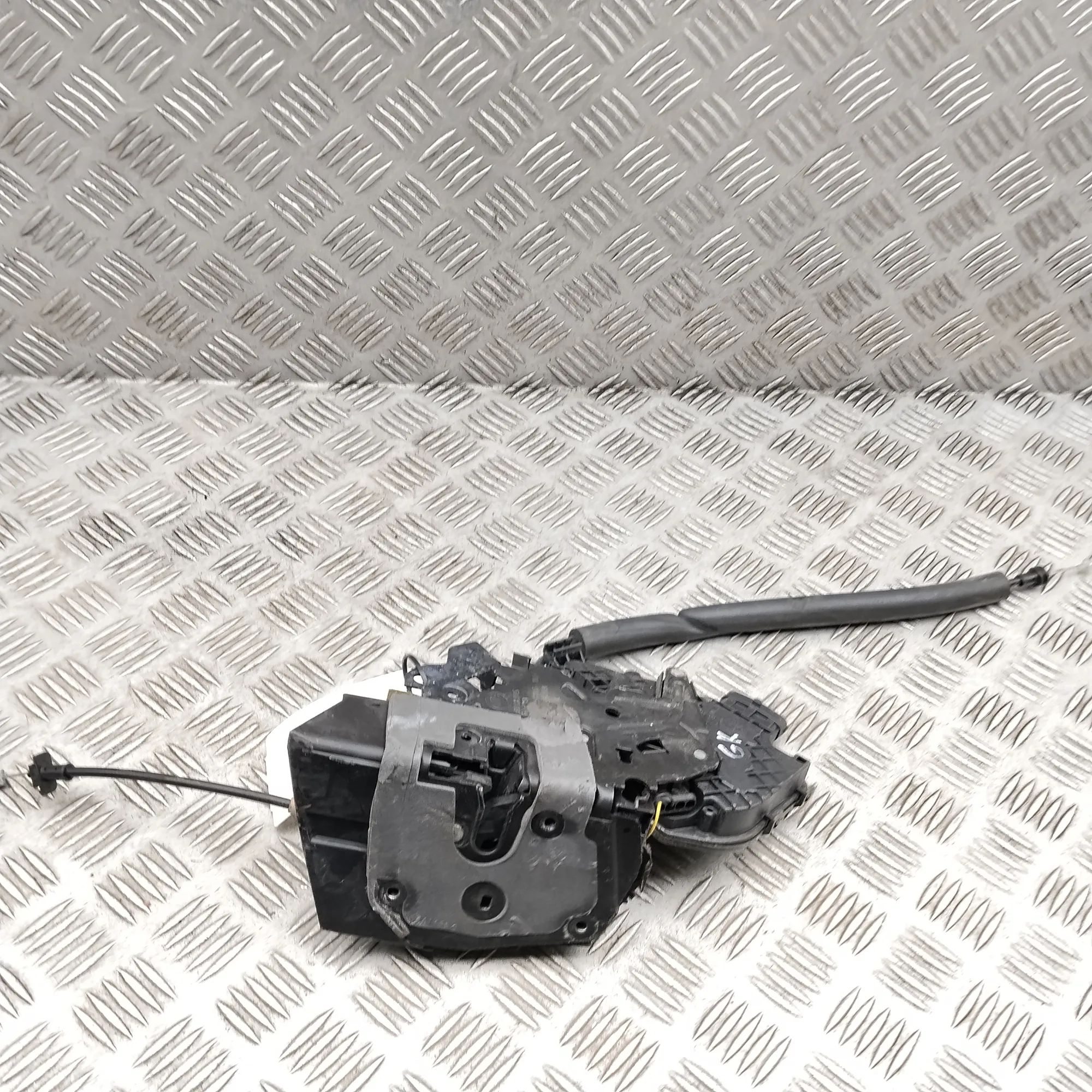 Land Rover Range Rover Sport (L494) Door lock — rear left Door lock — rear left — LAND ROVER RANGE ROVER ...