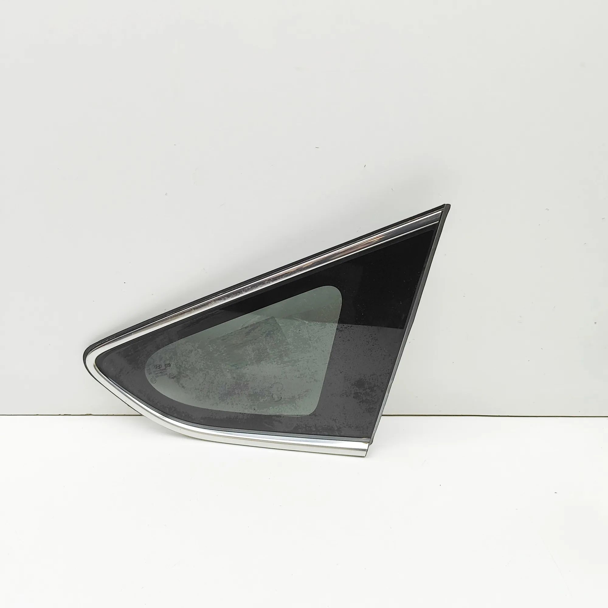 Hyundai Santa Fe Rear Right Quarter Window Rear Right Quarter Window — HYUNDAI SANTA (FÉ I...
