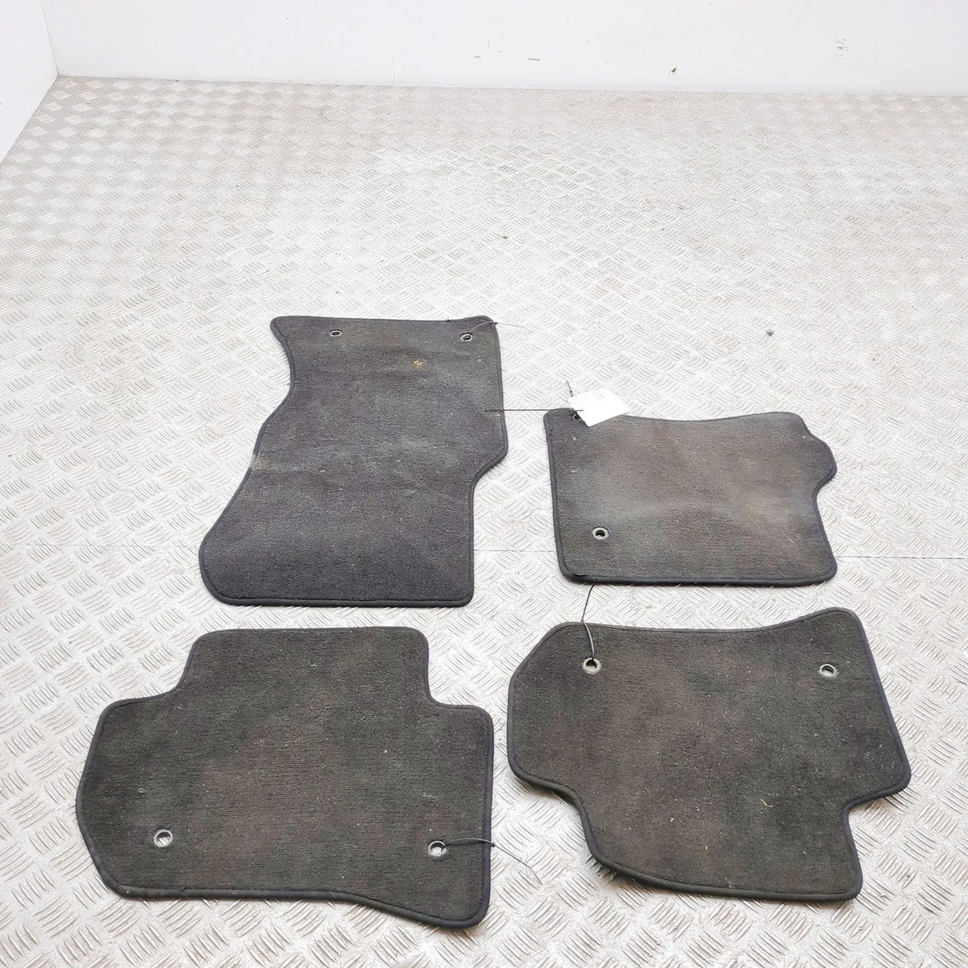 Land Rover Range Rover Velar Floor Mat Set Floor mat set — LAND ROVER RANGE ROVER VELAR (L...