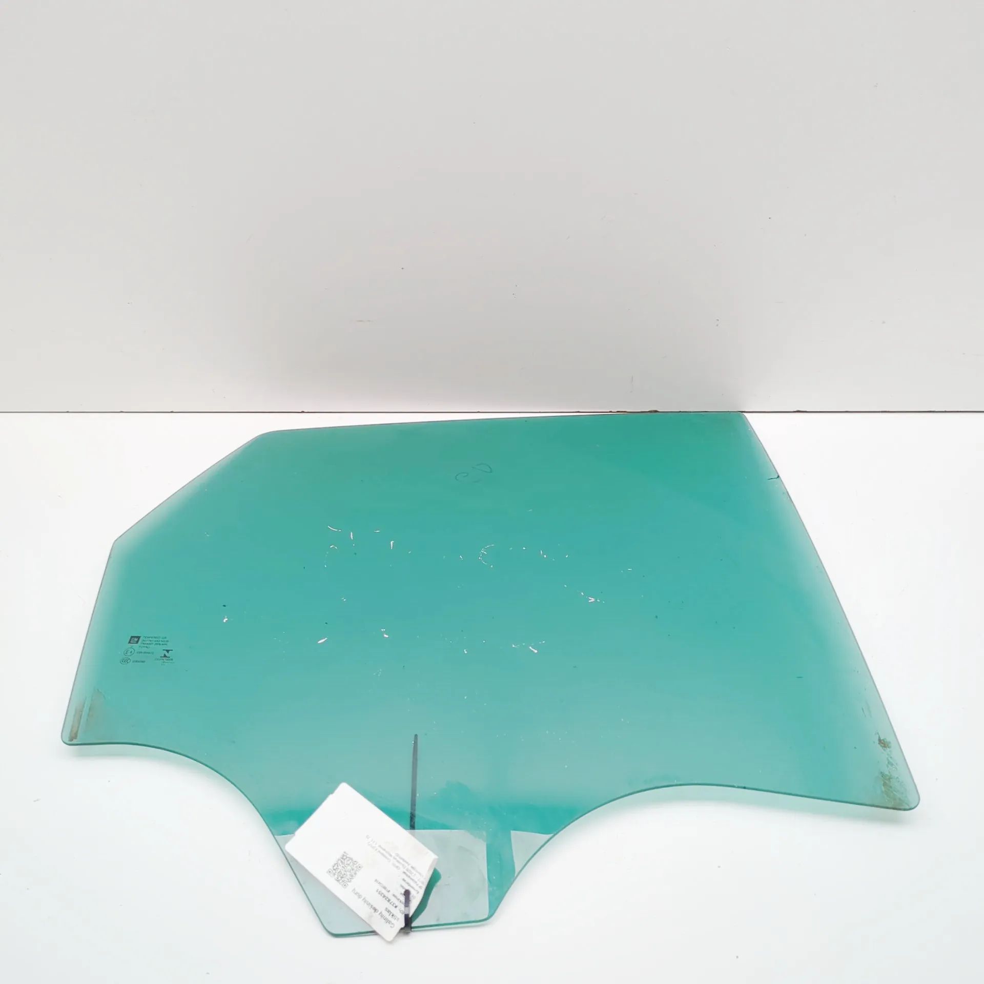 Opel Crossland X Right rear door window Right rear door window — OPEL CROSSLAND (X P17)...