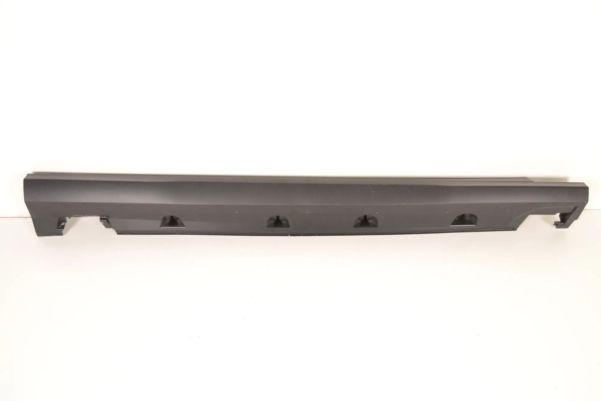 Mercedes-Benz ML / GLE (W166) Right Side Plastic Sideskirt Cover Right Side Plastic Sideskirt Cover — MERCEDES B...