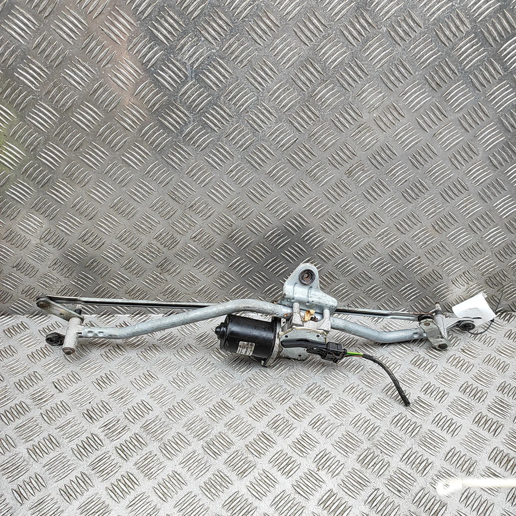 Volkswagen Transporter (T5, Caravelle, Multivan) Front Windshield Wiper Mechanism Front Windshield Wiper Mechanism — VW TRANSPORT...
