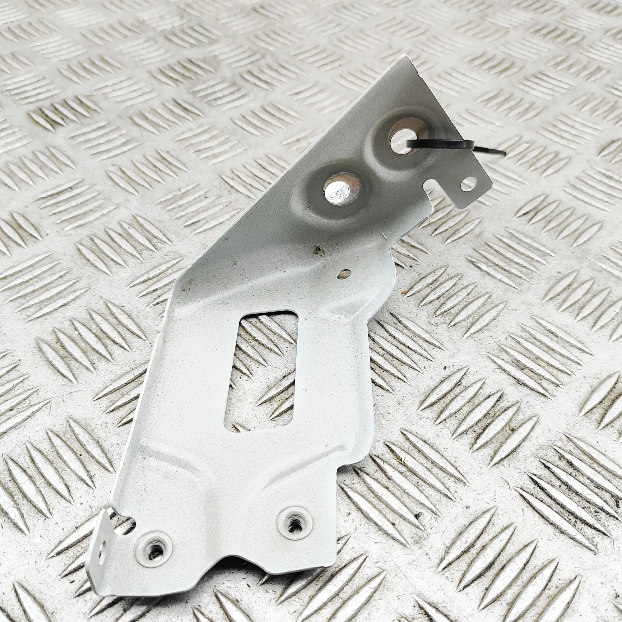 BMW X5 (G05) Fender bracket — front right Fender bracket — front right — BMW X5 (G05) (20...
