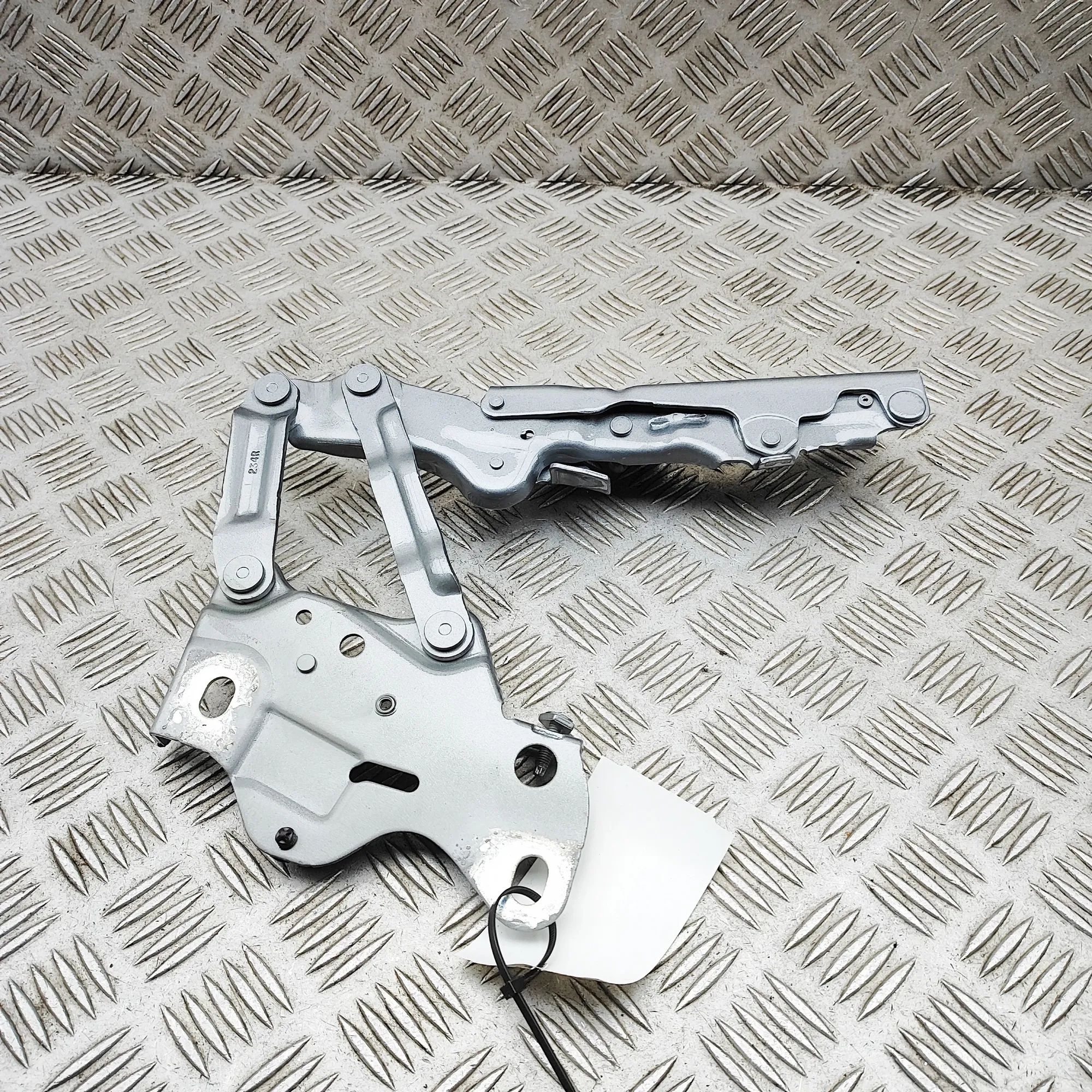 BMW X5 (G05) Bonnet hinge — front right Bonnet hinge — front right — BMW X5 (G05) (2018...