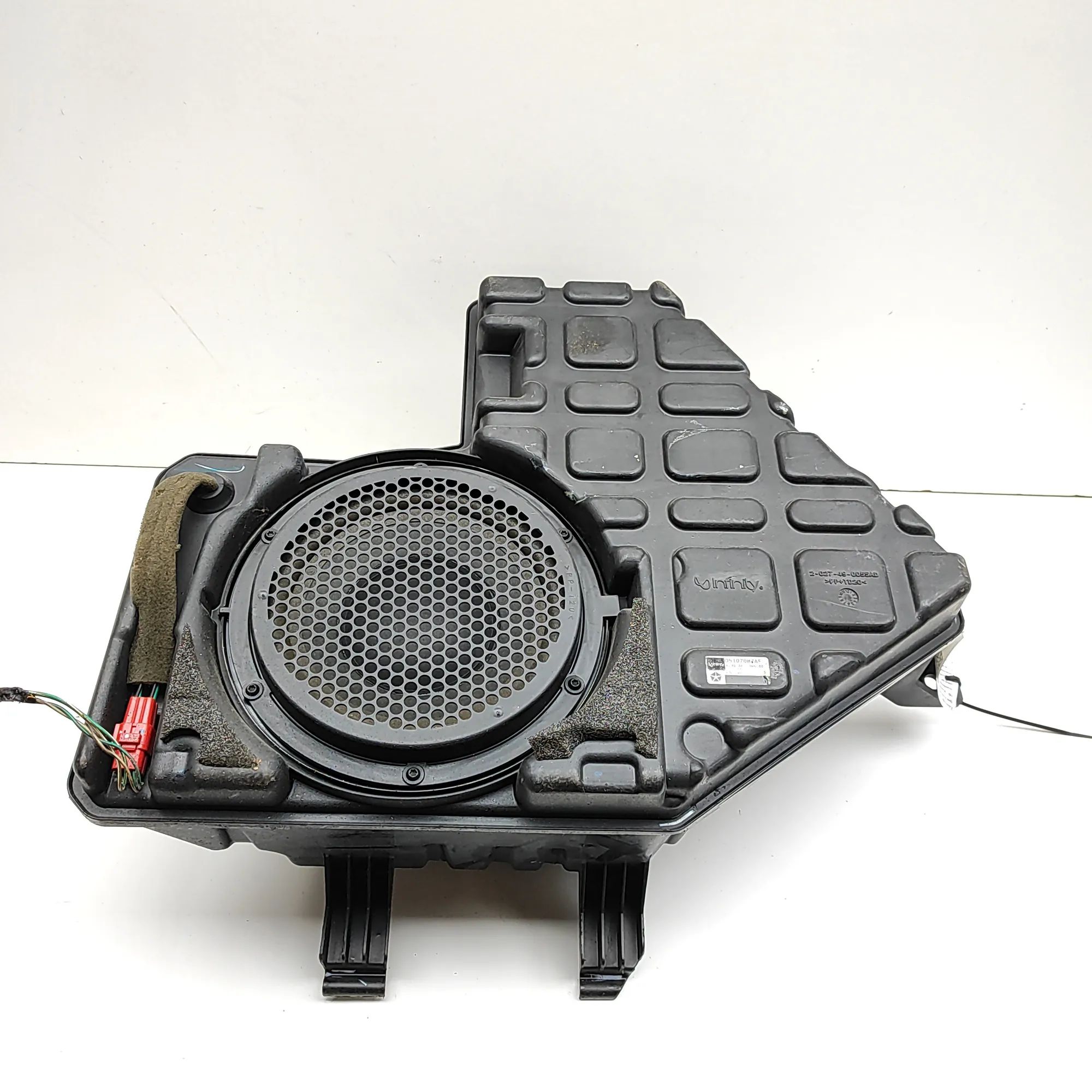 Chrysler Grand Voyager / Town & Country Сабвуфер Subwoofer — CHRYSLER GRAND (VOYAGER V RT) (2007...