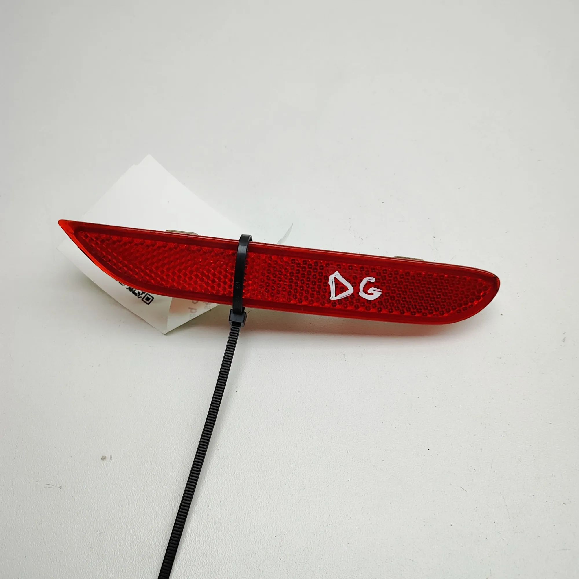 Nissan Ariya Bumper reflector — rear right Bumper reflector — rear right — NISSAN ARIYA (F...
