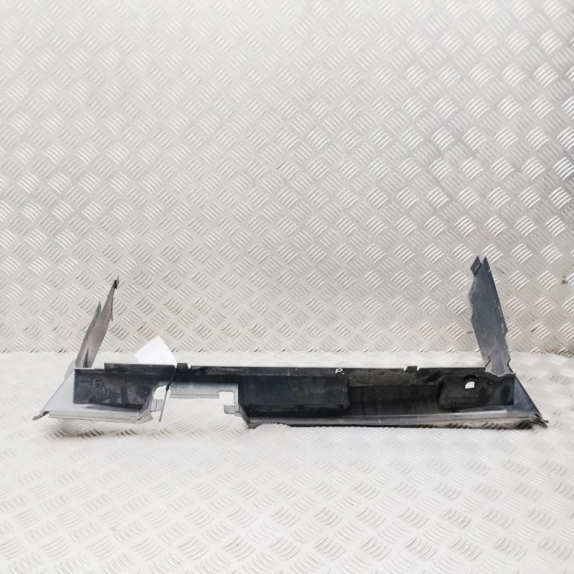 Land Rover Discovery Sport Radiator Air Guide Duct Radiator Air Guide Duct — LAND ROVER DISCOVERY ...