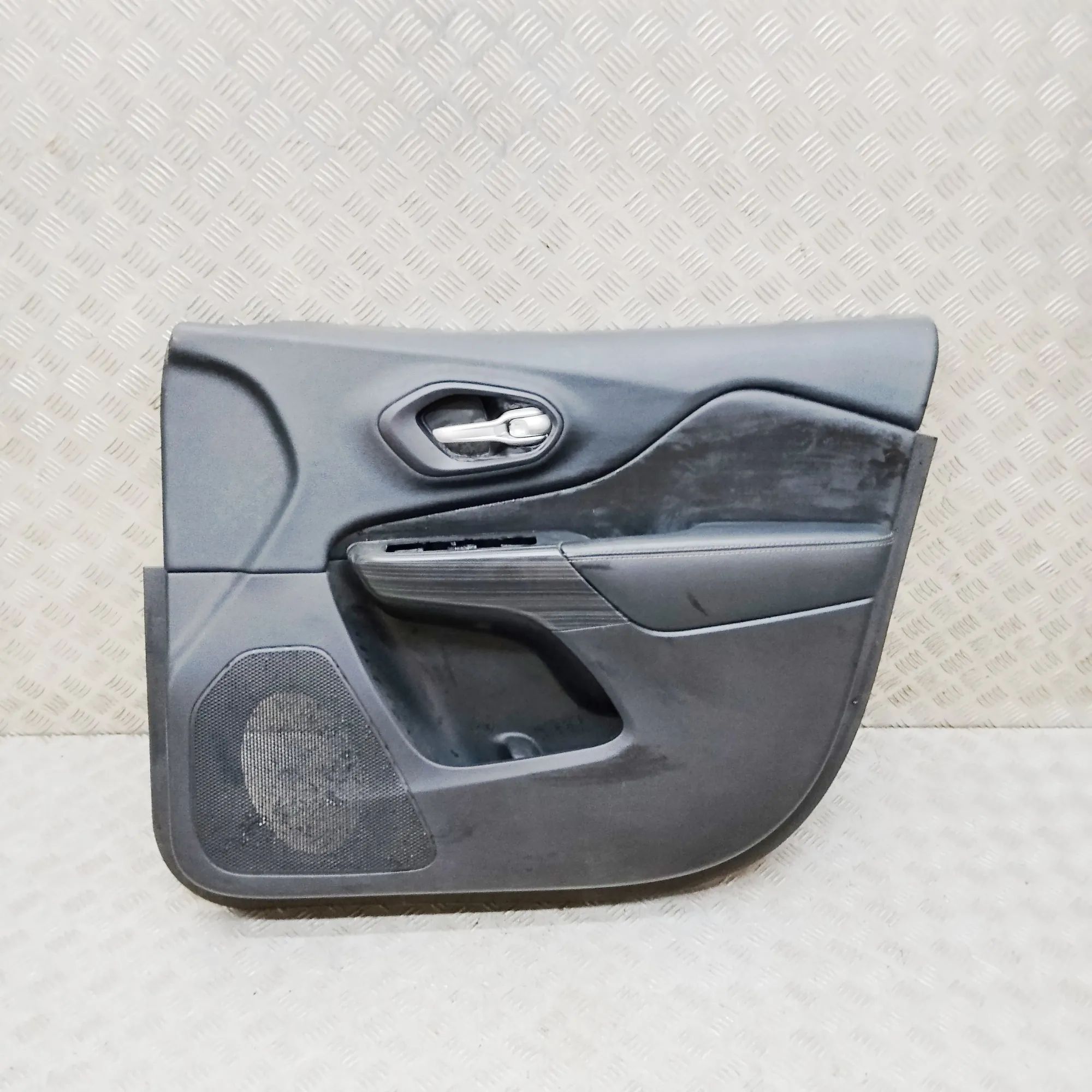 Jeep Cherokee (KL) Front Right Door Panel Front Right Door Panel — JEEP CHEROKEE (KL) (20...