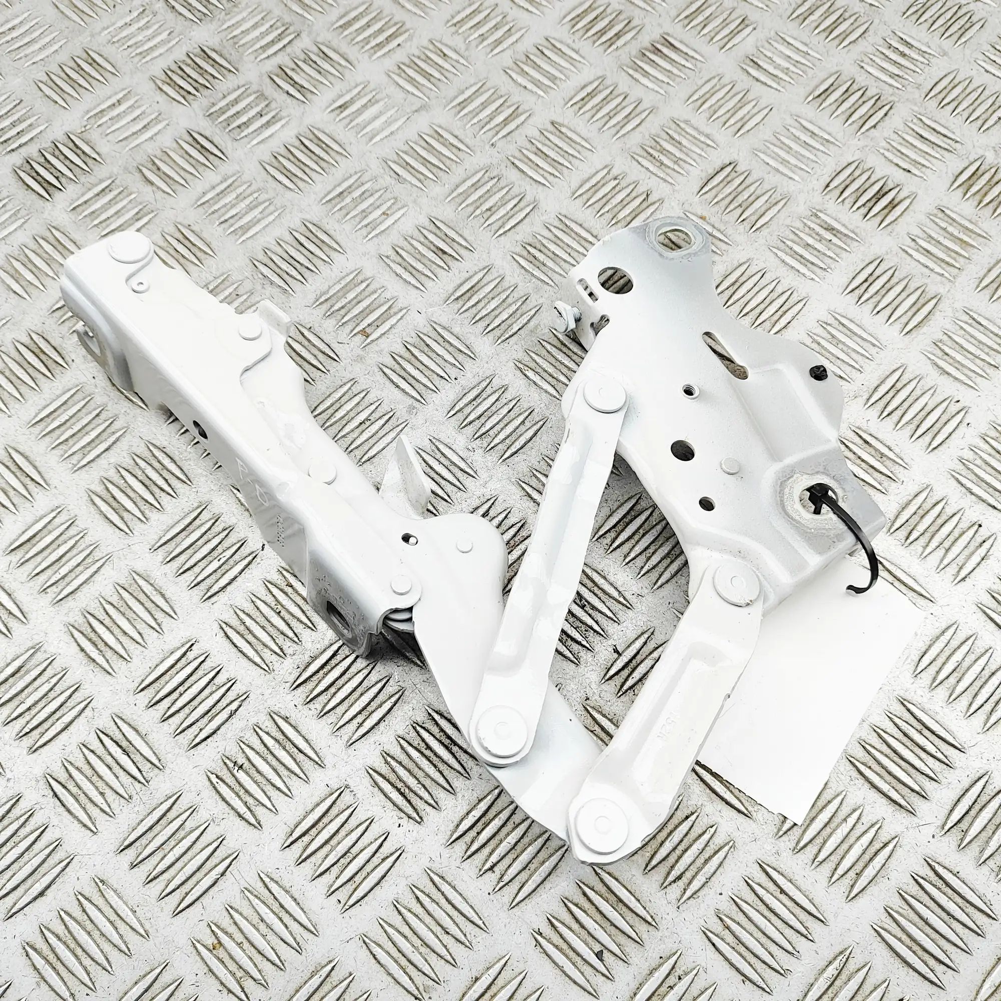 BMW X5 (G05) Bonnet hinge — front right Bonnet hinge — front right — BMW X5 (G05) (2018...